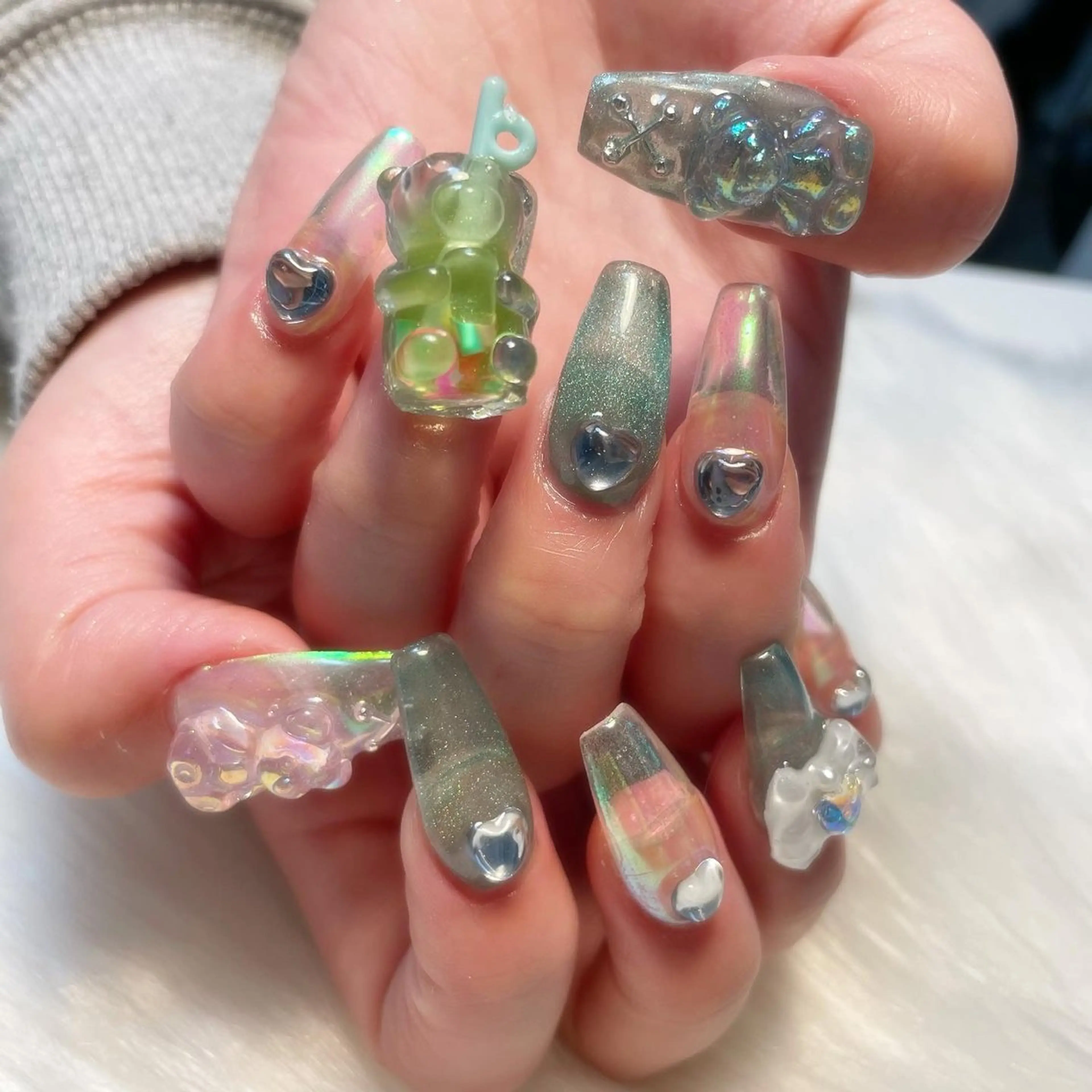 ネイル ハンドネイル ゴテゴテ💙ワンホン リオナのネイルデザイン