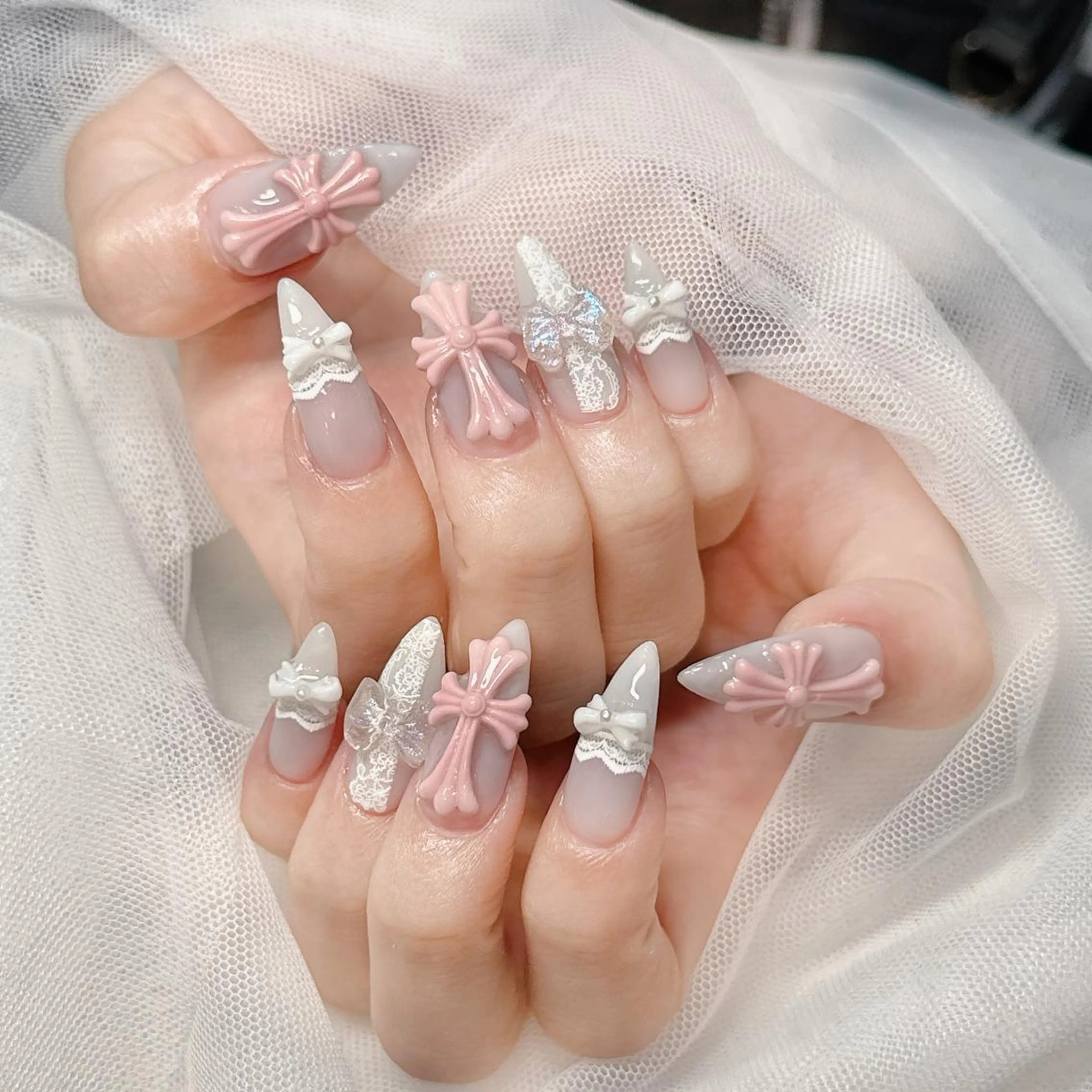 ロング カラー ベージュカラー グラデーションカラー ピンクカラー 韓国風ヘア ハンドネイル Bling Salonのネイルデザイン