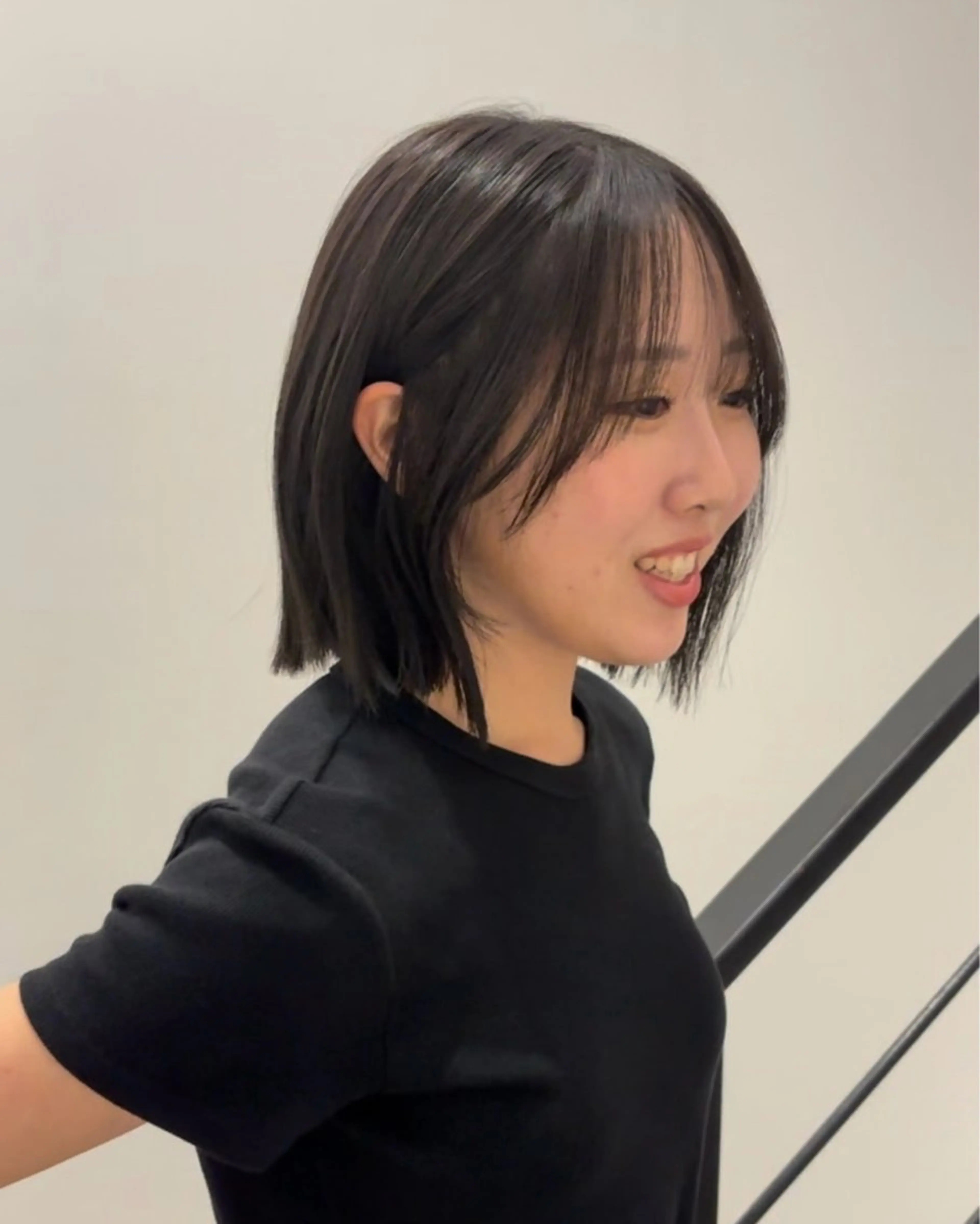 ショート カラー パーマ ヘアアレンジ メンズ 切りっぱなしボブ メンズ韓国風 ボブ くせ毛 髪質改善 切りっぱなしヘアボブ ミディアムヘアRYOのヘアスタイル