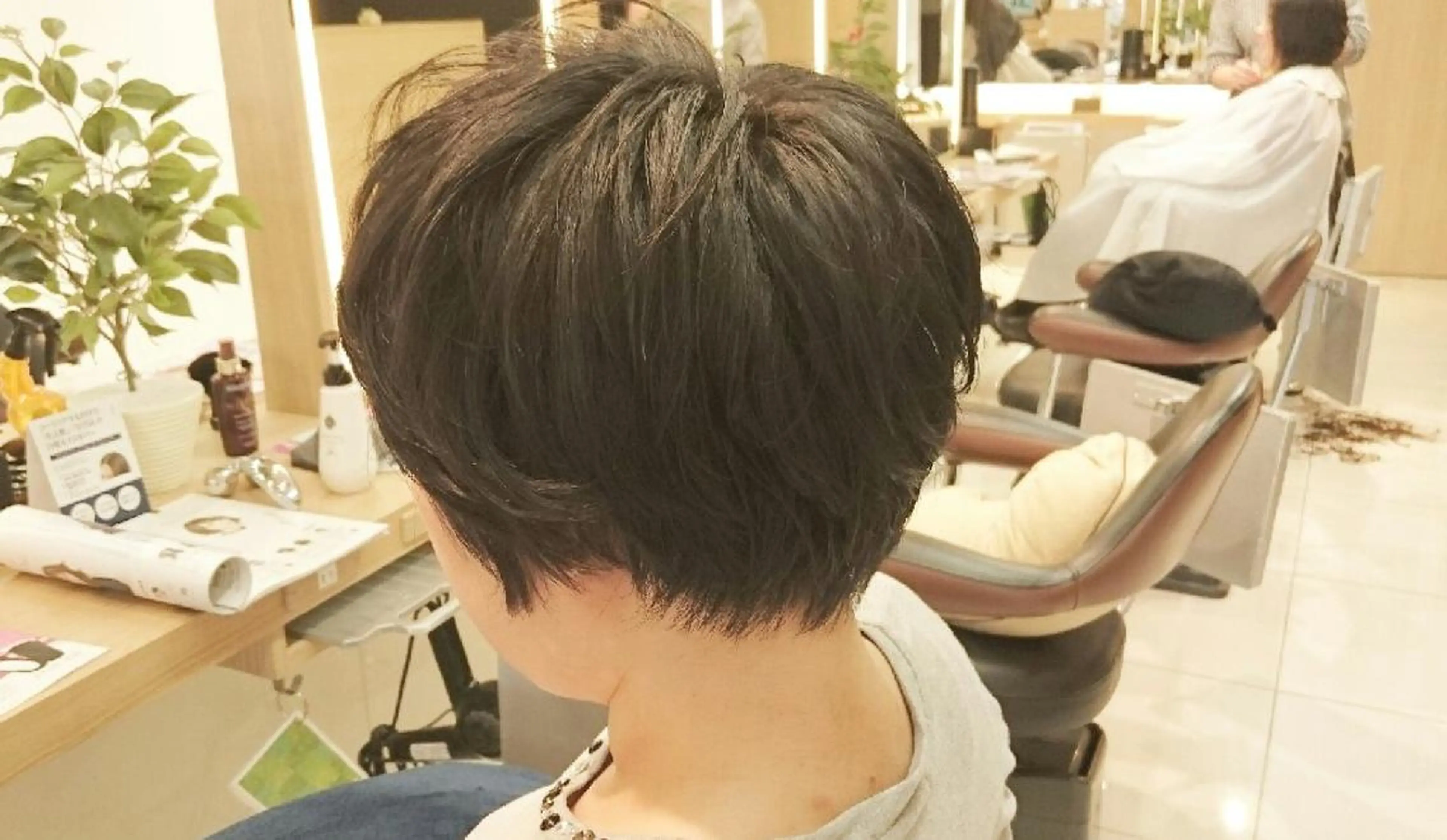 ショート ショートヘア 透明感ハイライト◎ 伊藤夏海のヘアスタイル