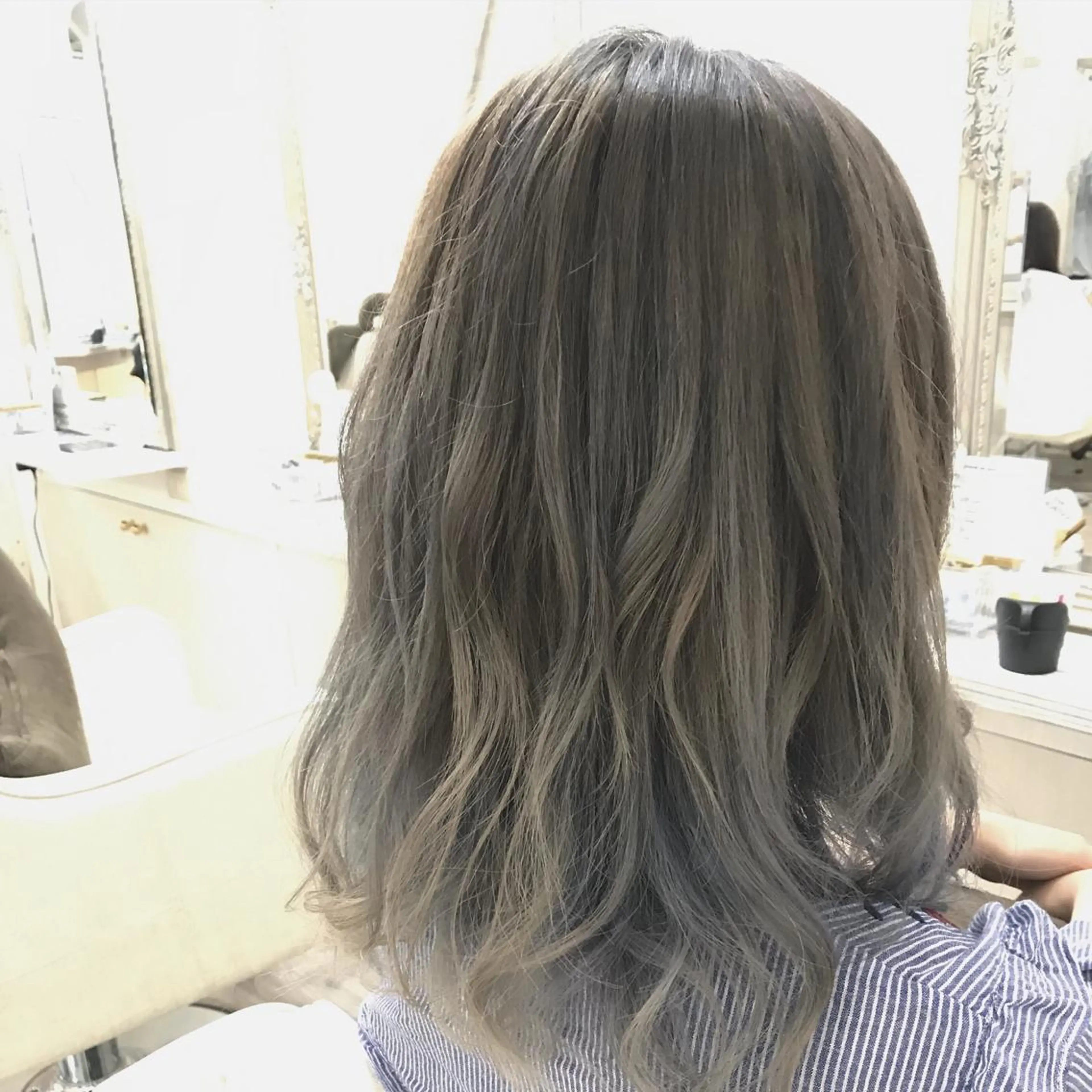 ミディアム カラー アッシュ ホワイトアッシュ kazufumi ..のヘアスタイル