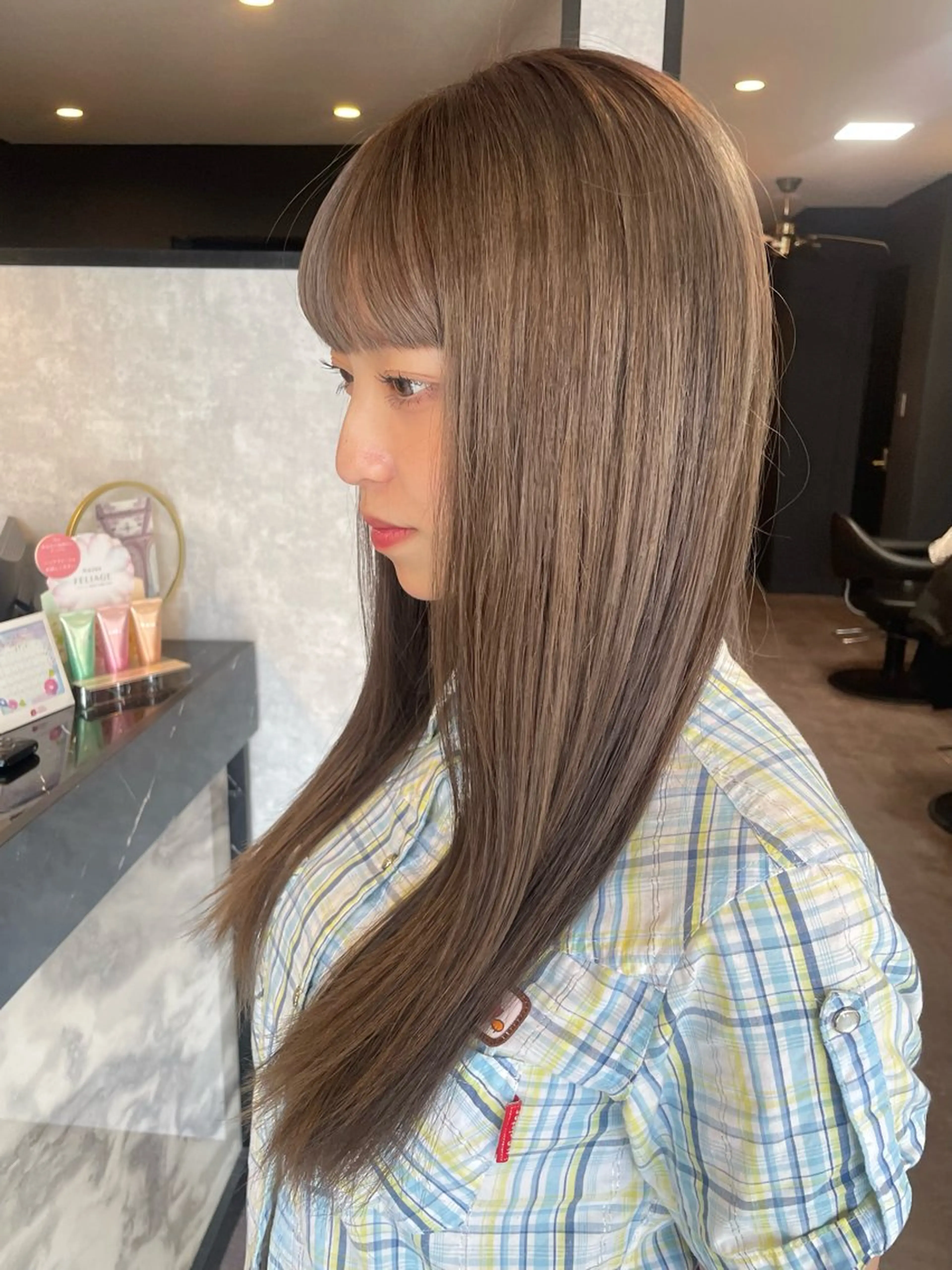 お顔周り毛先カット＋艶カラー¥6600​〜​の写真