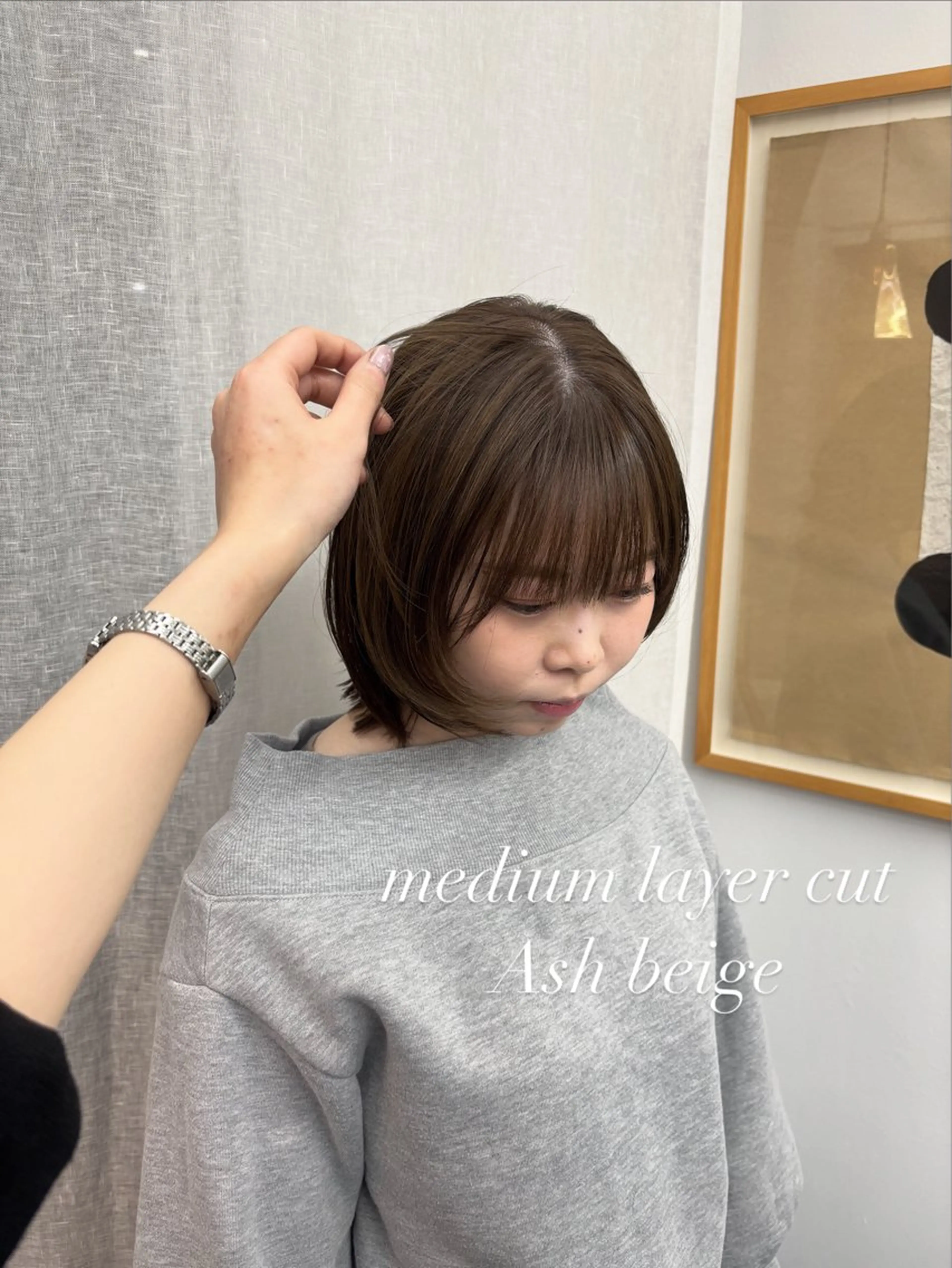 ミディアム カラー パーマ ヘアアレンジ メンズ キッズ ミディアムレイヤー アッシュ ベージュカラー オレンジ 顔周りカット 【ヤマザキアヤメ】 パーマモデル様募集中のヘアスタイル