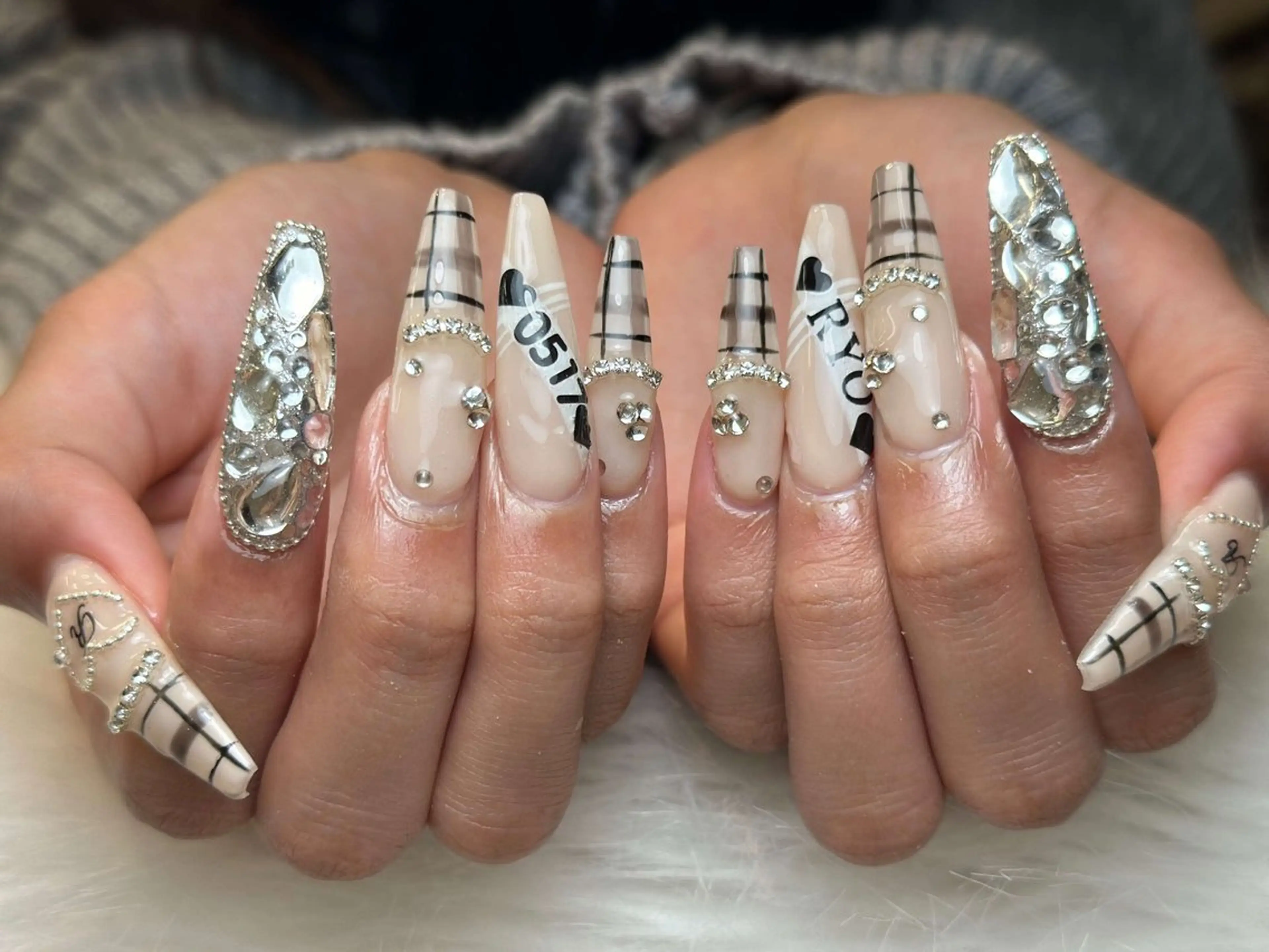 ネイル グラデーション キラキラネイル ワンカラーネイル 冬ネイル Jenn Nail Salonのネイルデザイン