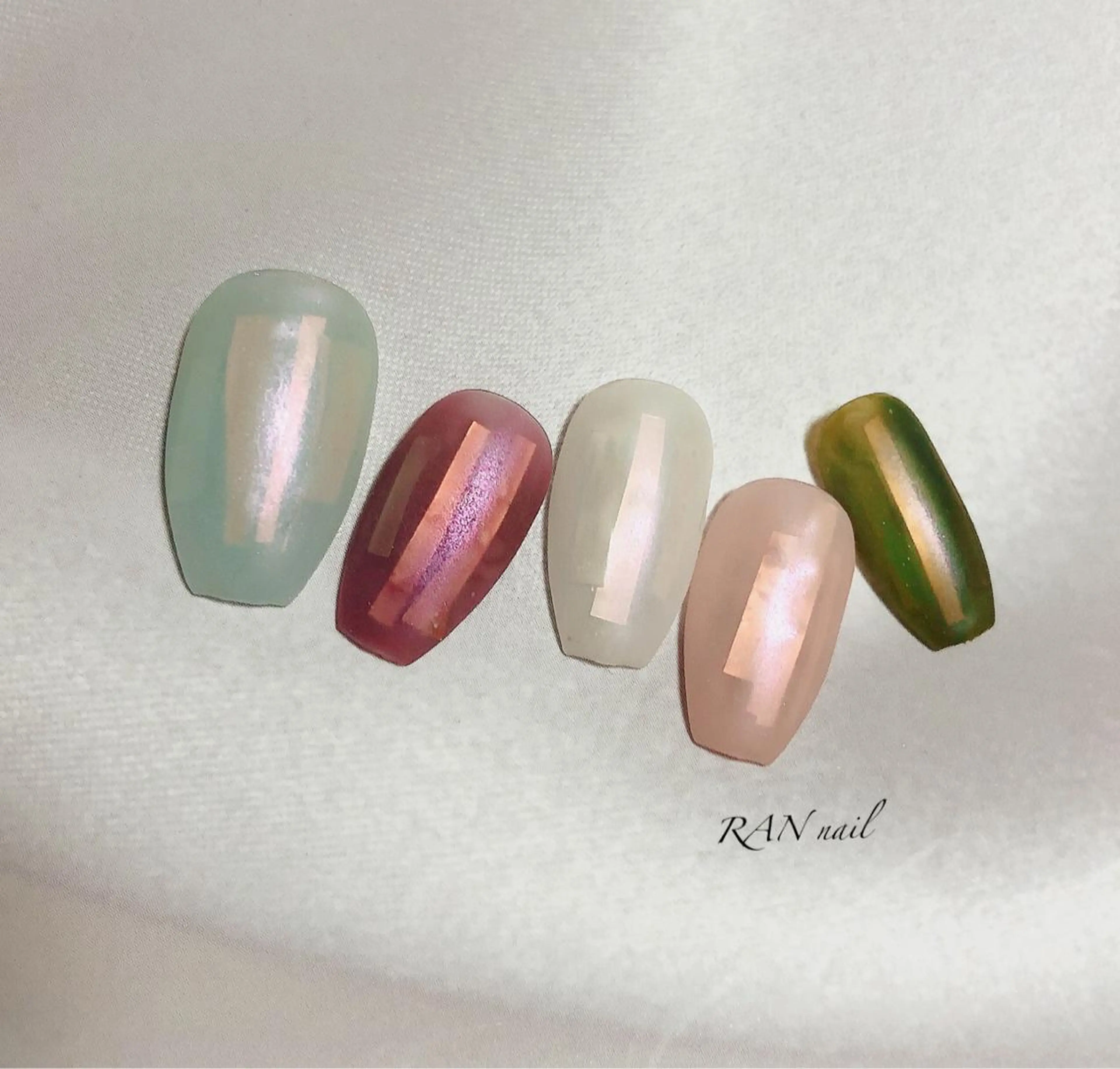 ネイル オーロラネイル キラキラネイル オフィスネイル ワンカラーネイル 夏ネイル RAN nailのネイルデザイン