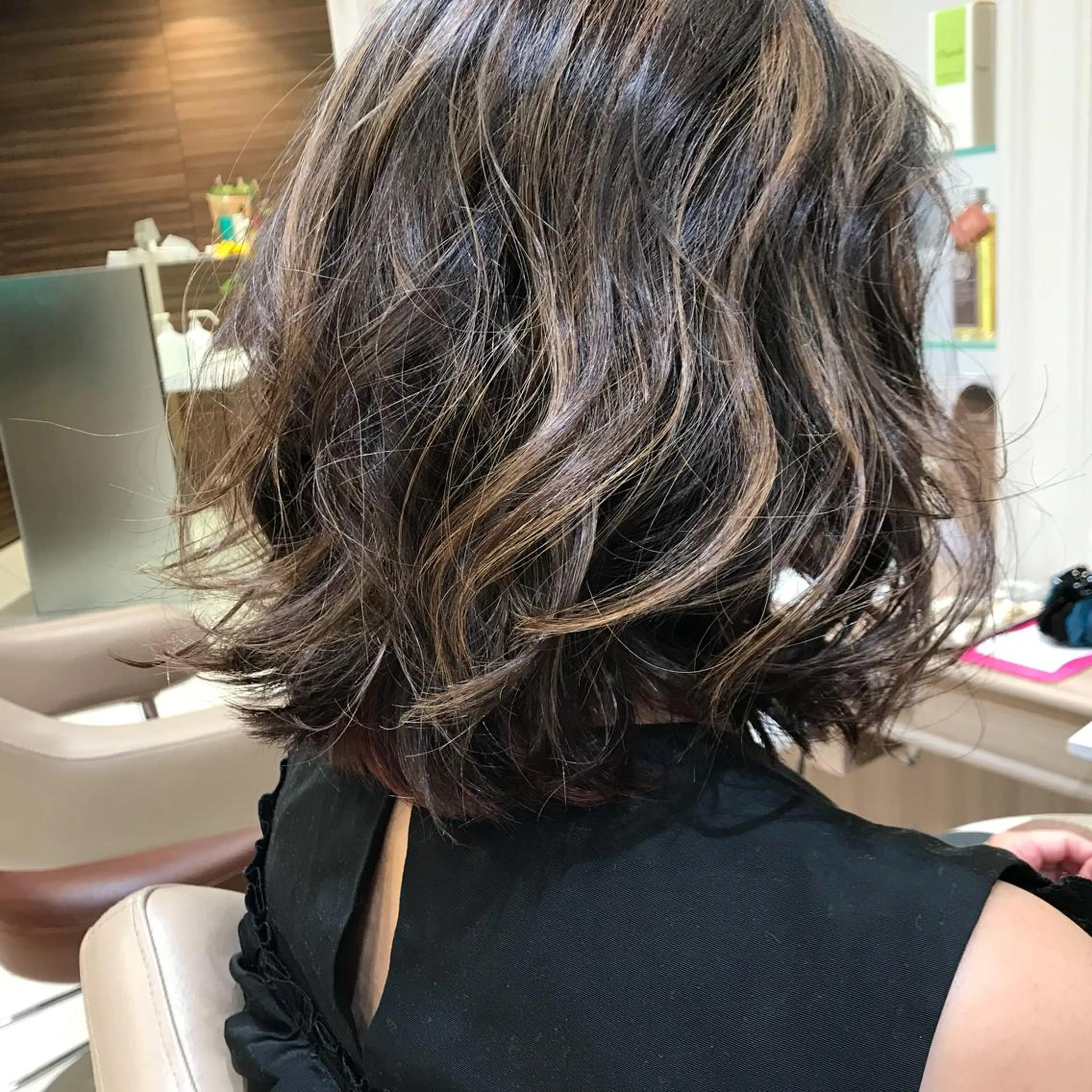 ショート カラー ハイライトカラー ハイライト ヘアカラー トリートメント 当日予約🆗✂︎ ウエモト　タクのヘアスタイル