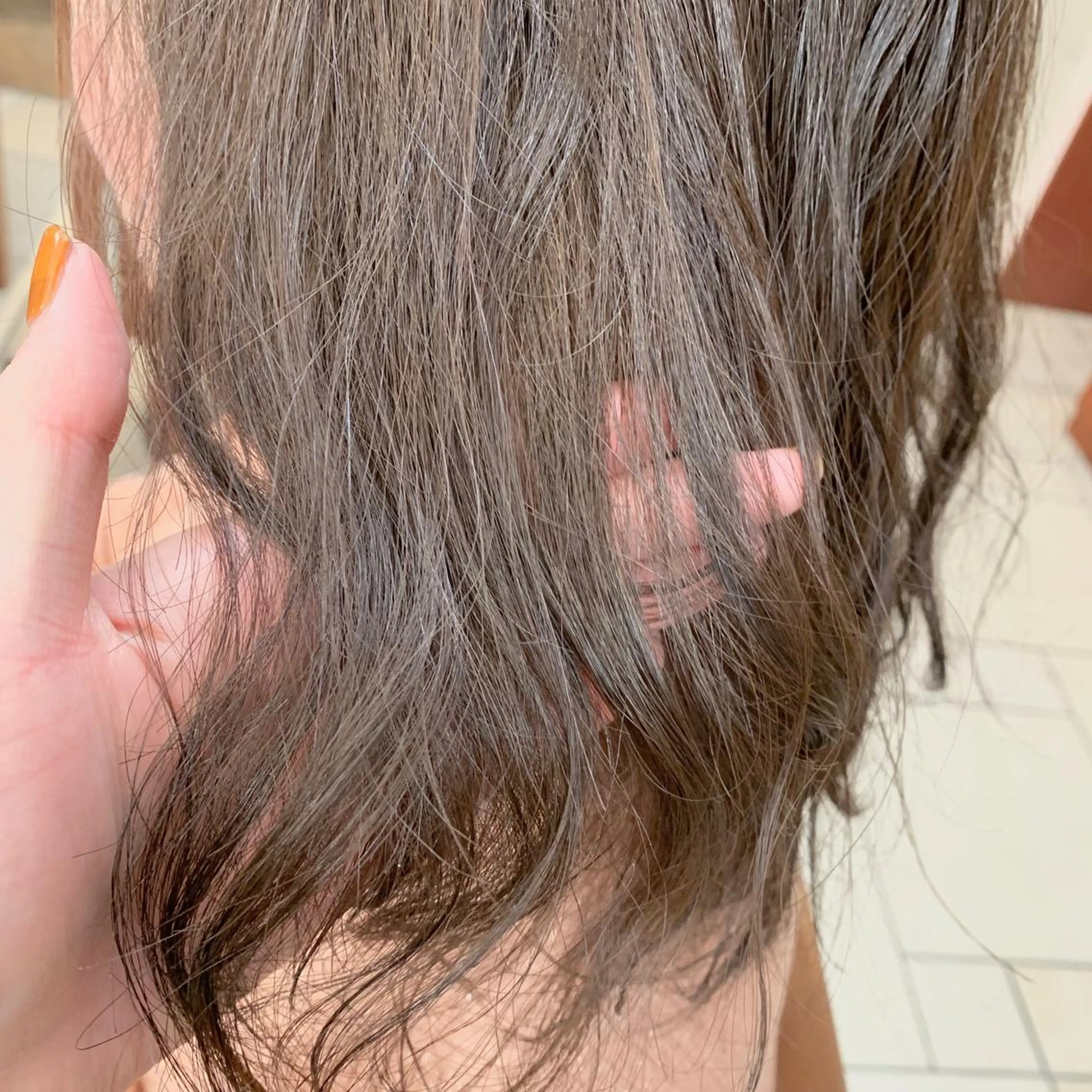 ミディアム カラー 加藤 綾華のヘアスタイル