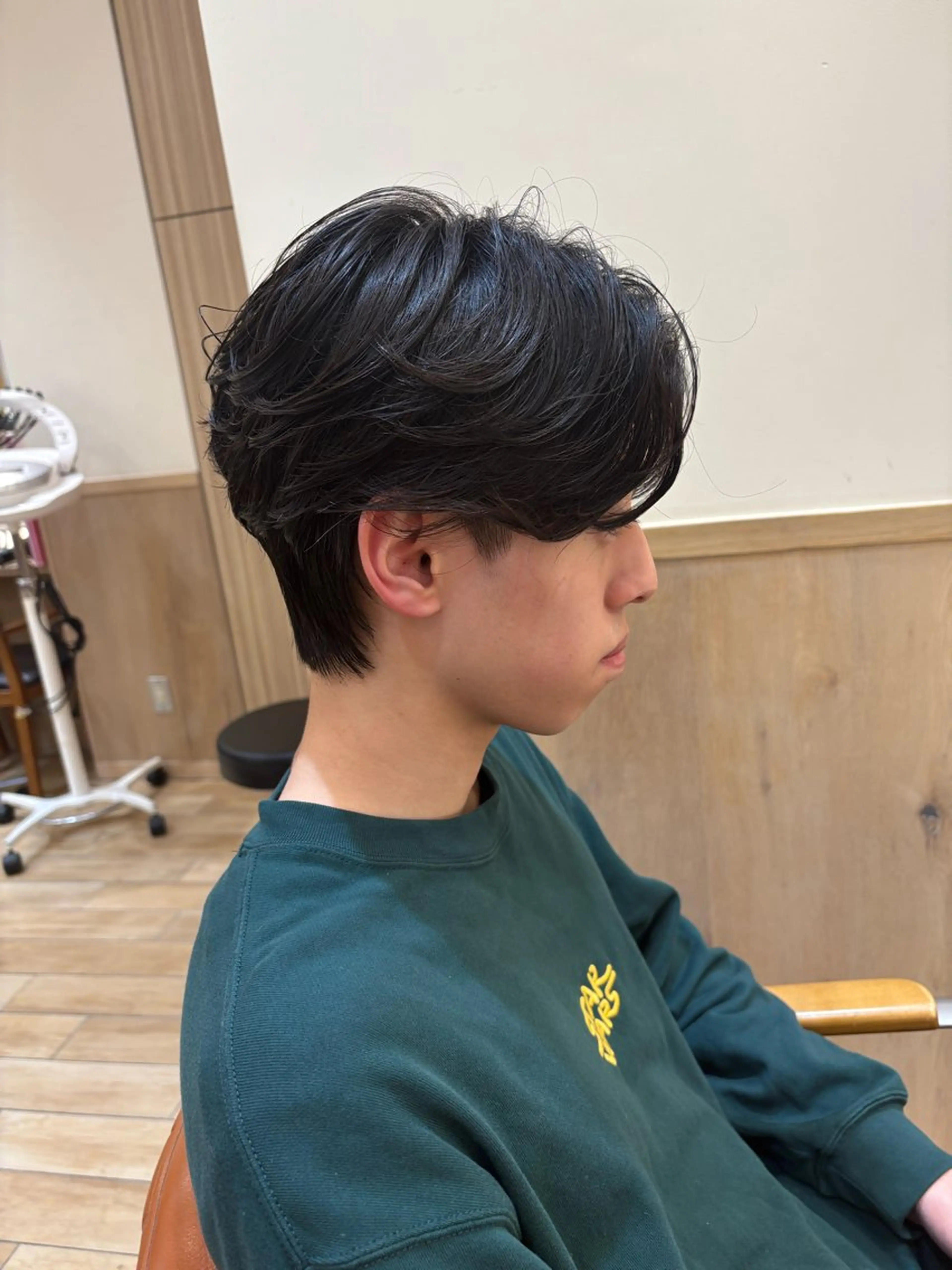 ミディアム メンズ ミディアムパーマ フェザーパーマ メンズパーマ 新宿メンズパーマ ヨモギダのヘアスタイル