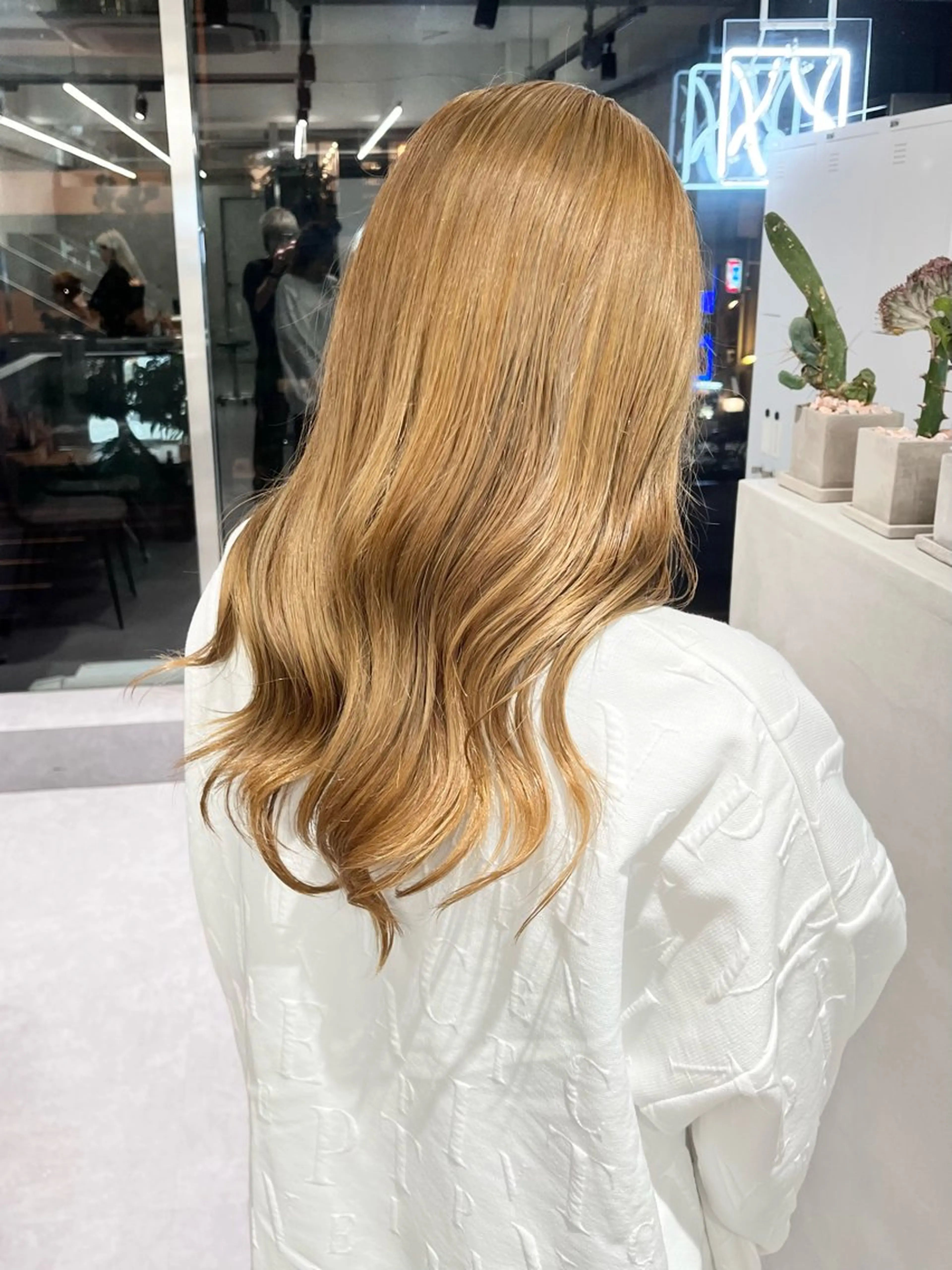 ミディアム カラー ブロンド デザインカラー ダブルカラー ハイトーンカラー インナーカラー ヘアカラー デザインカラー 小西勇次のヘアスタイル