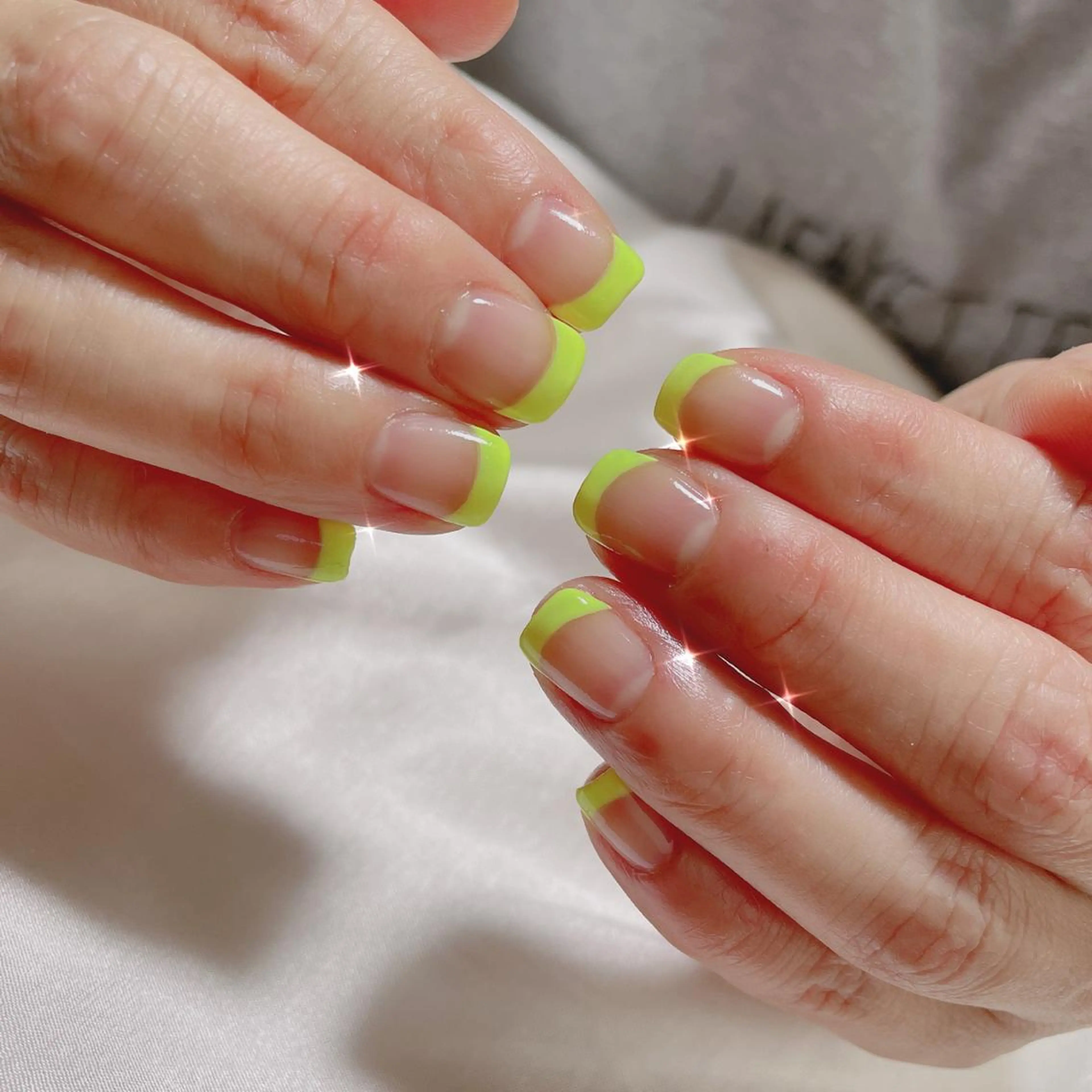 ネイル フレンチネイル ハンドネイル VIERU 🌈🎀💖のネイルデザイン