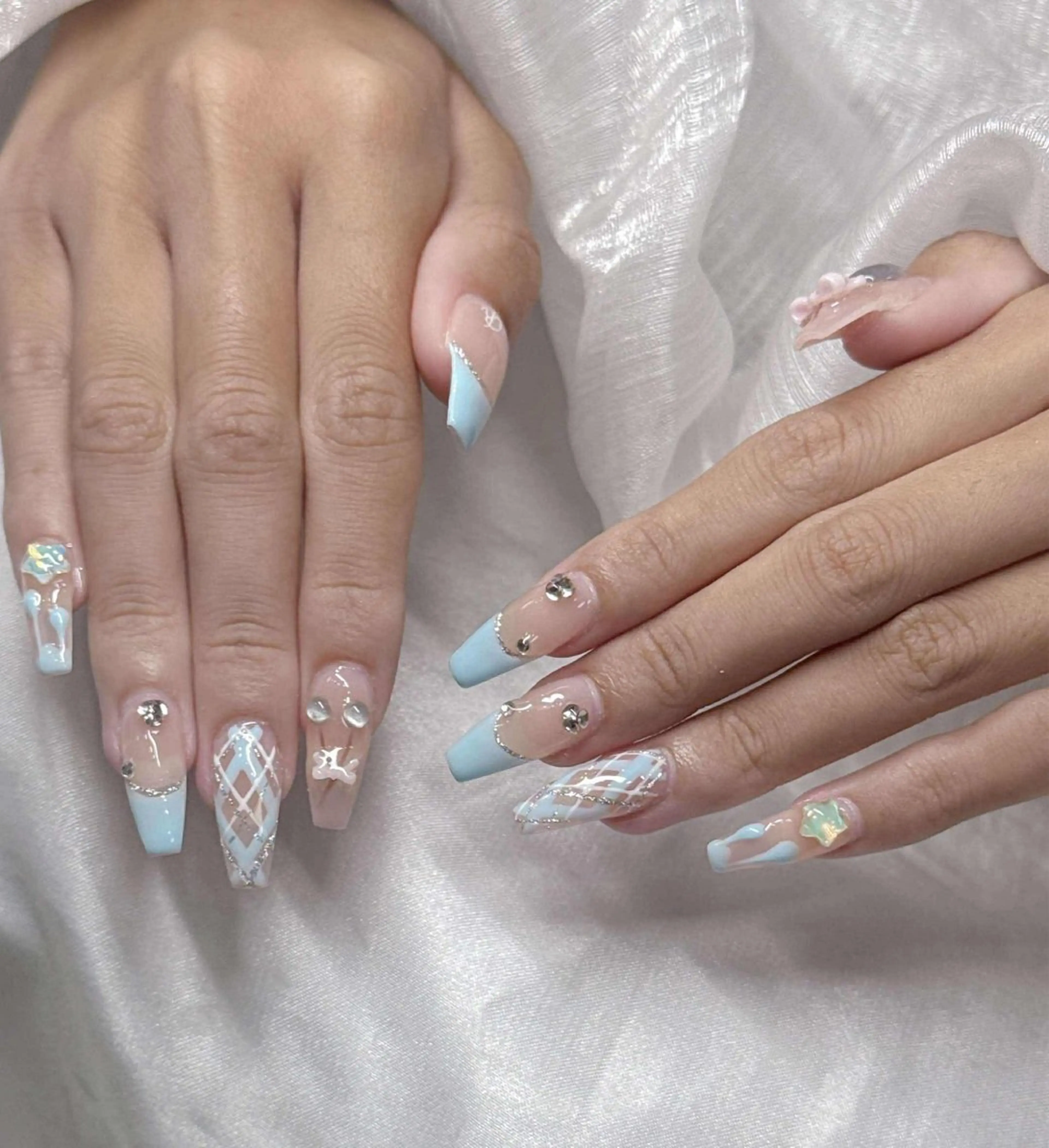 ネイル 長さ出し グラデーション 卒業式 キラキラネイル マグネットネイル ハンドネイル Lee Nailsのネイルデザイン