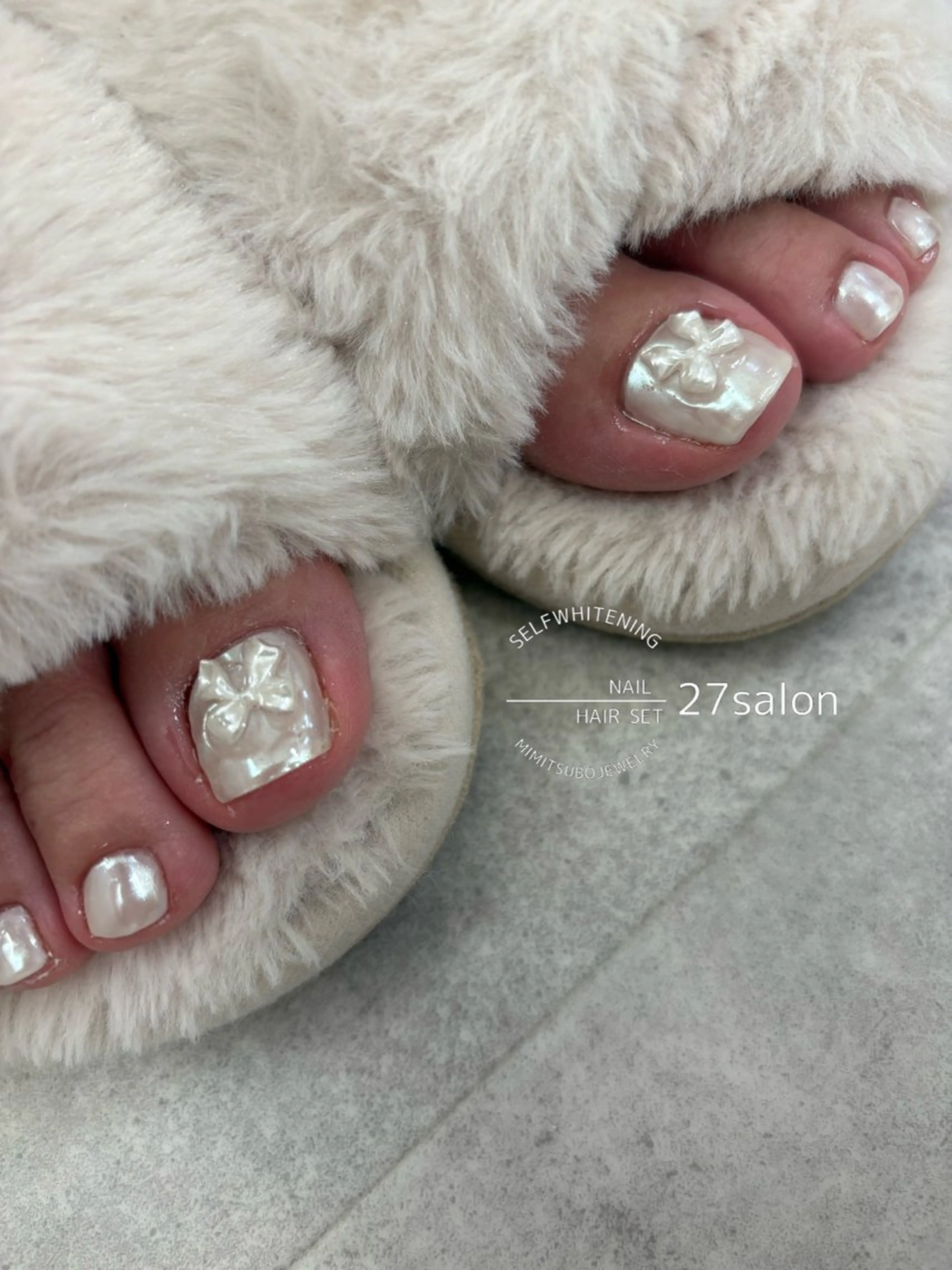 ネイル フットネイル ミラーネイル リボン ホワイト フットネイル 27salon yuinaのネイルデザイン