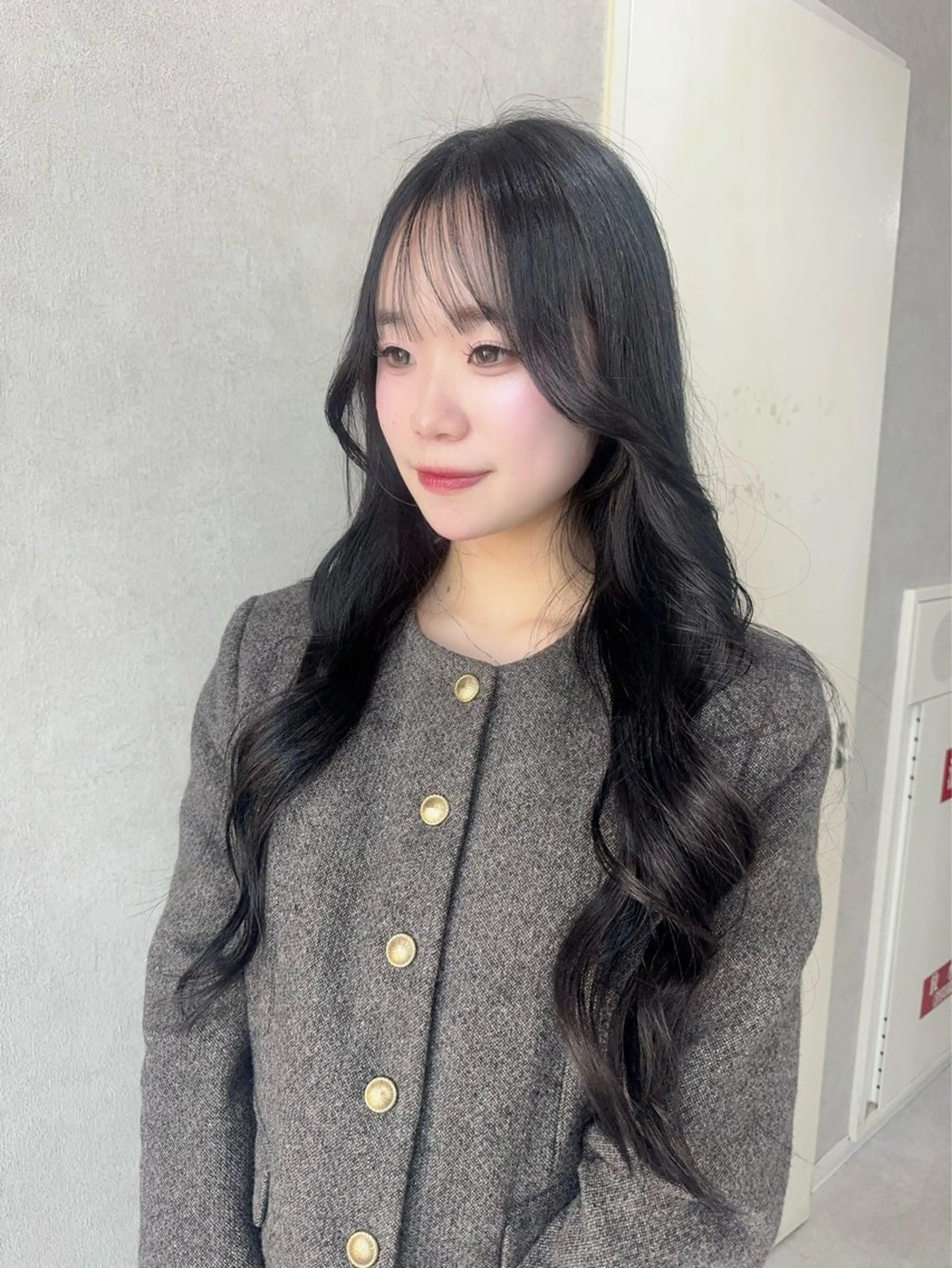 ロング カラー ベージュカラー 黒髪 ブリーチ ブルーカラー ブルーブラック カット ヘアカラー トリートメント 赤み無し柔らかカラー 【梅田】madokaのヘアスタイル