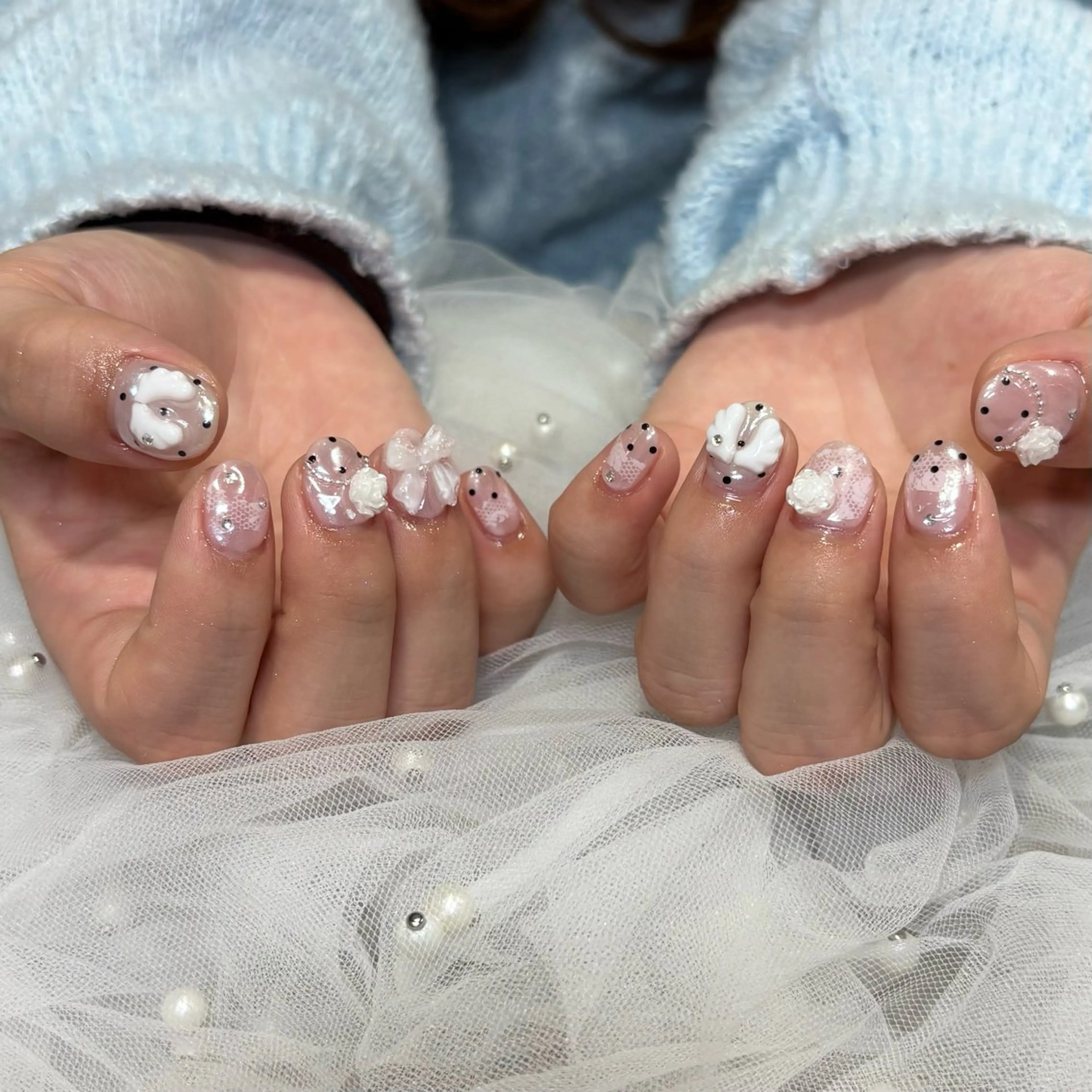 ネイル オーロラネイル 氷ネイル・うるうるネイル ホワイト ハンドネイル 荒巻 めいのネイルデザイン