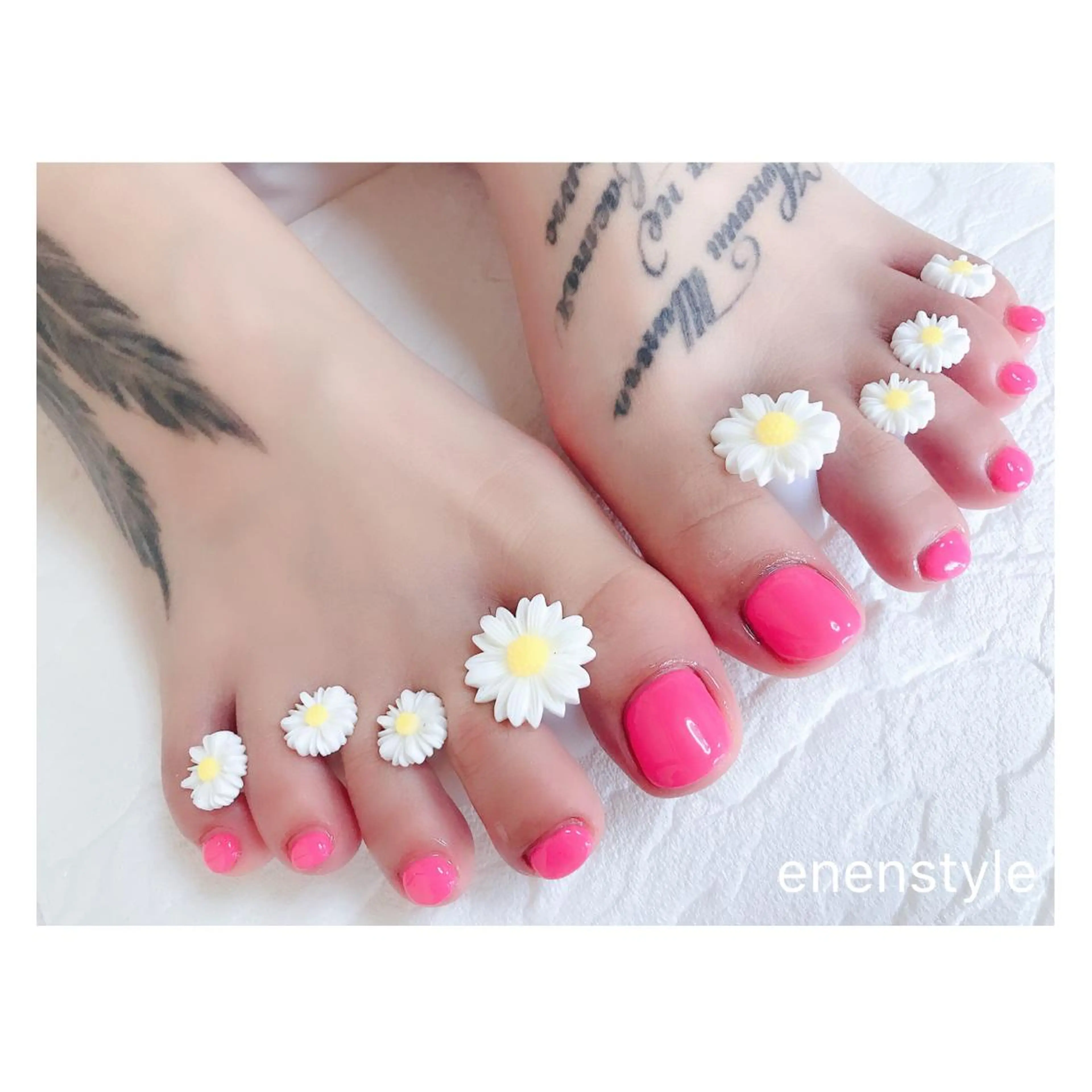 ショート ネイル フットネイル ジェルネイル ニュアンスネイル オフィスネイル ピンク ハンドネイル フットネイル 👑enen style👑のネイルデザイン