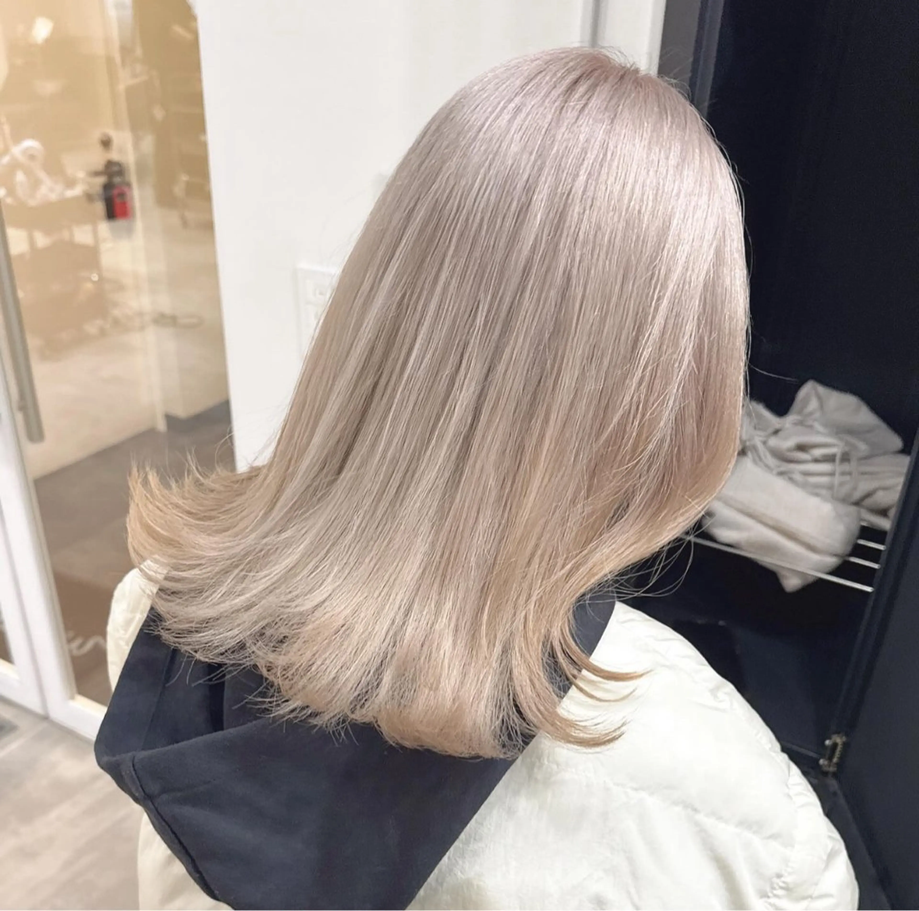 セミロング ヘアカラー トリートメント ハイトーンイヤ リングカラー清水隆央のヘアスタイル