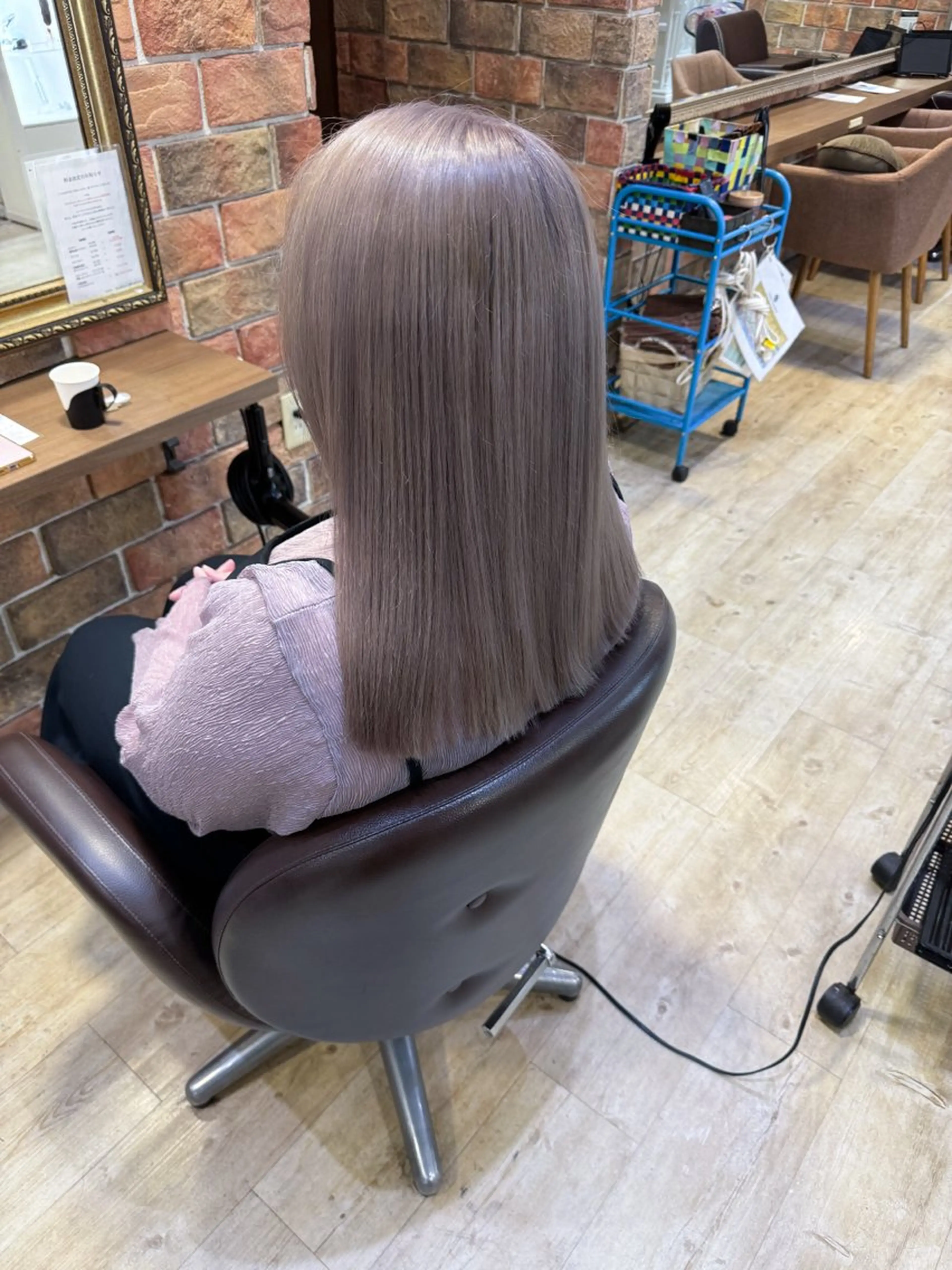 セミロング カラー ベージュカラー ホワイトベージュ 古川 流久のヘアスタイル