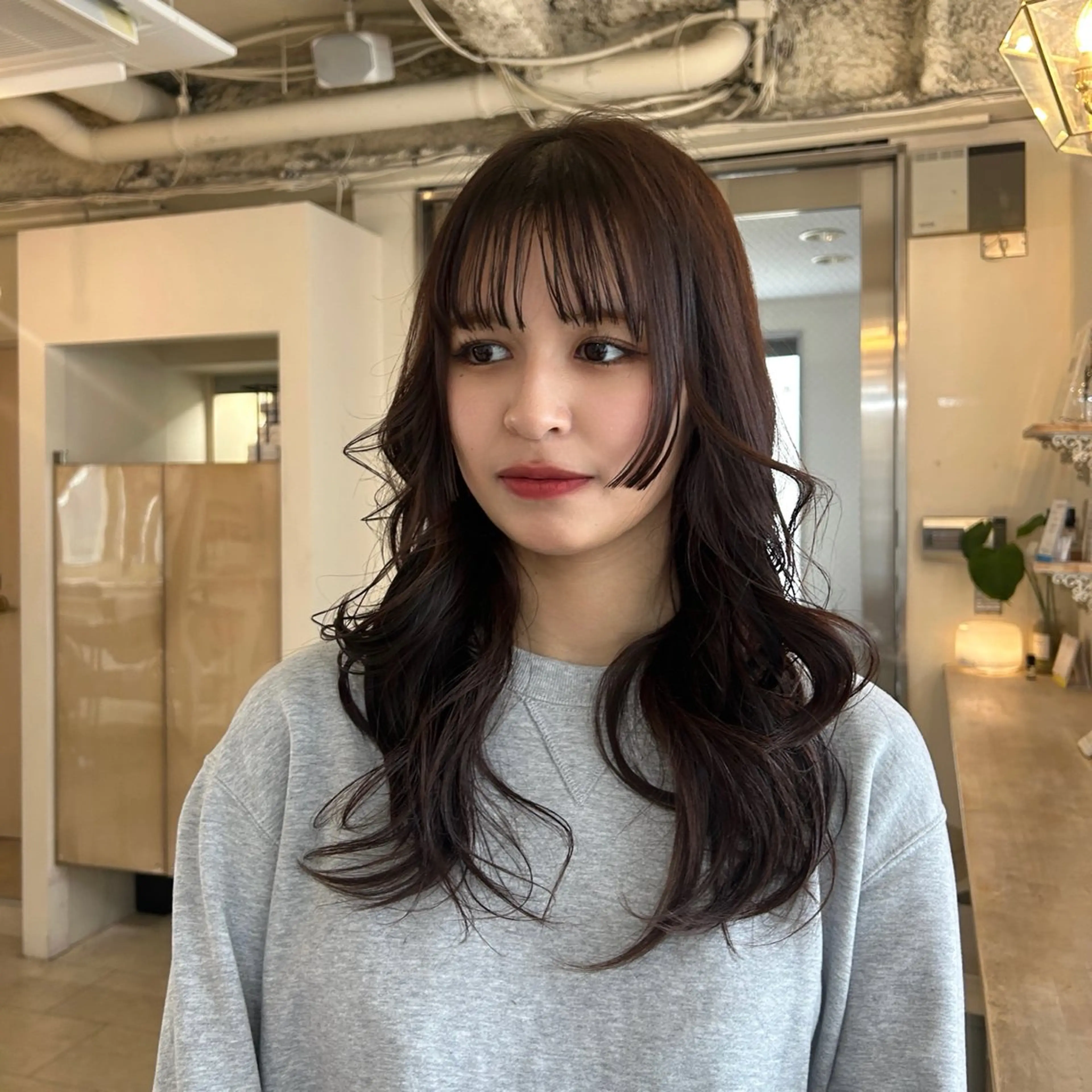 ロング カット Maho/海外 レイヤー/ハッシュのヘアスタイル