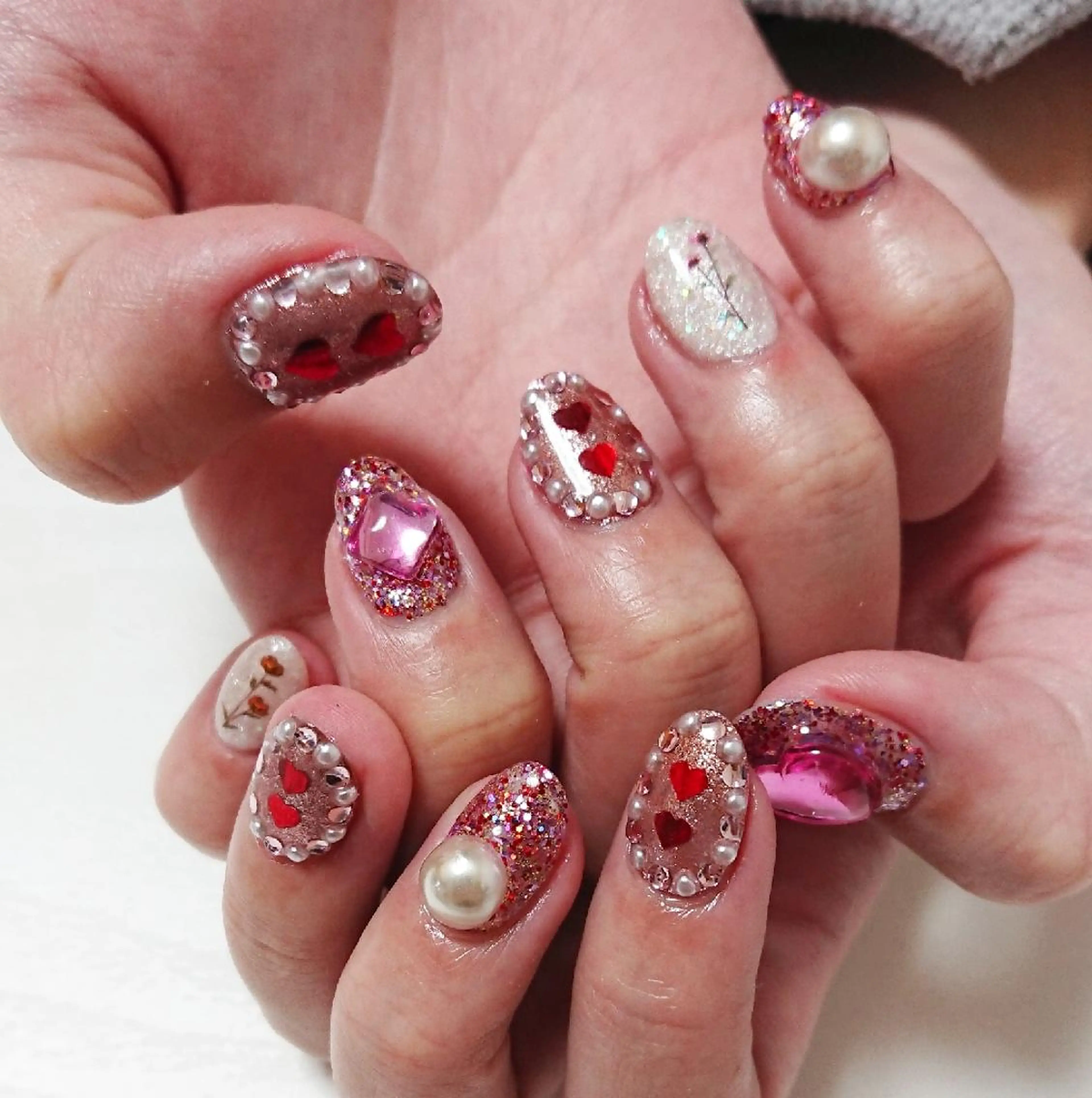 ネイル ストーンネイル Lilith Nailのネイルデザイン