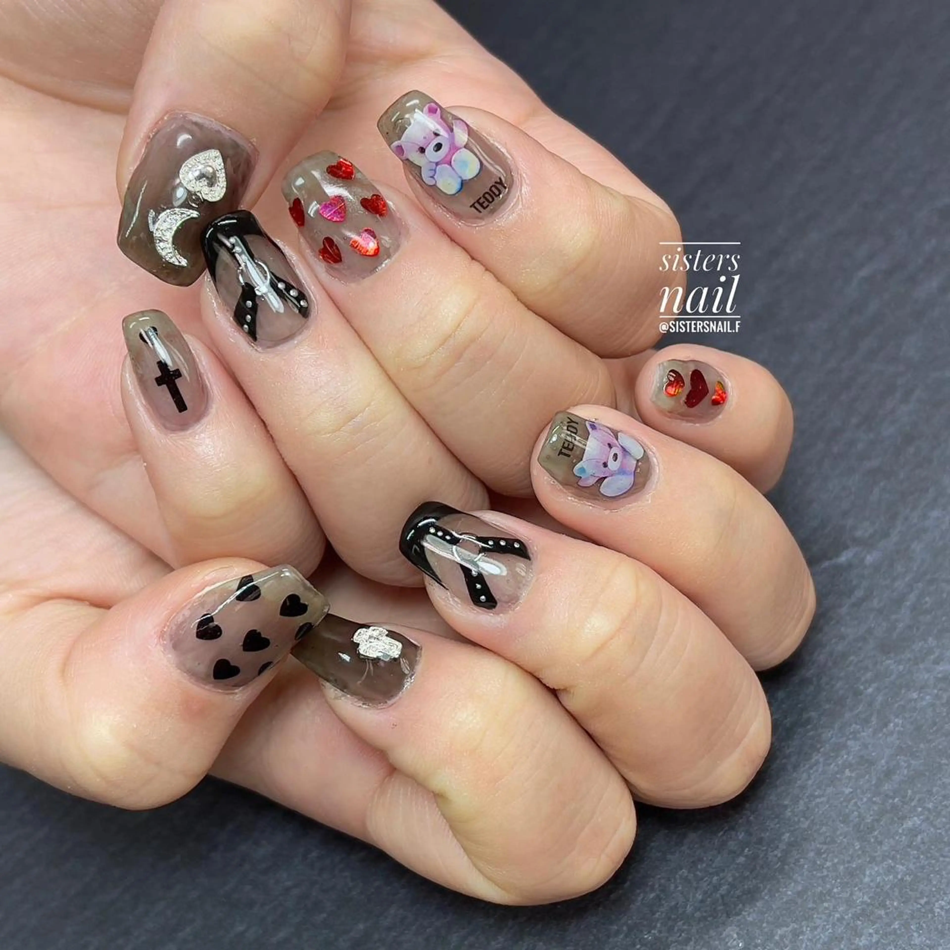 ネイル アートネイル ハート シルバー sisters nail.fのネイルデザイン