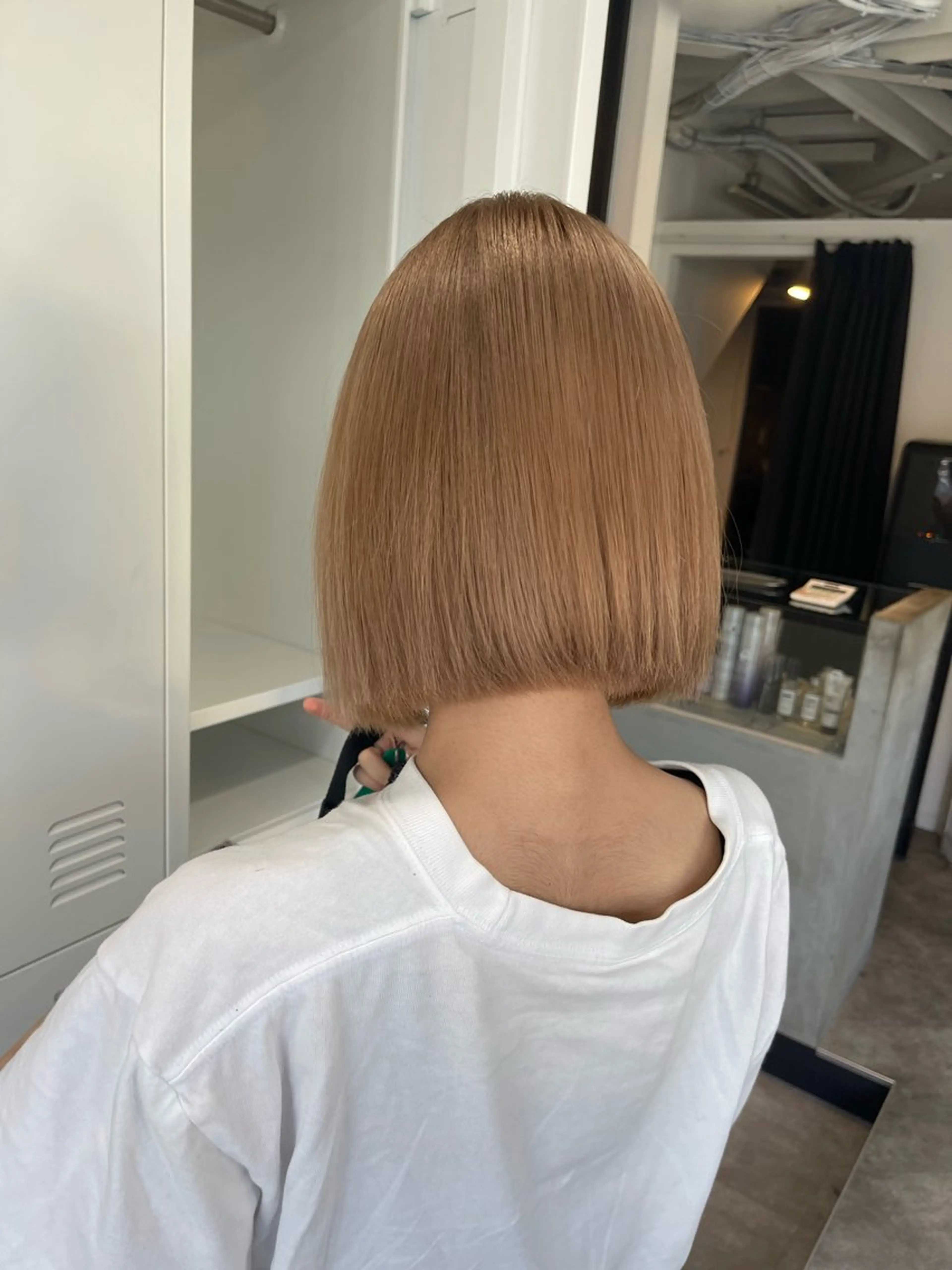 ショート ブリーチ縮毛矯正 LAFFYuiのヘアスタイル