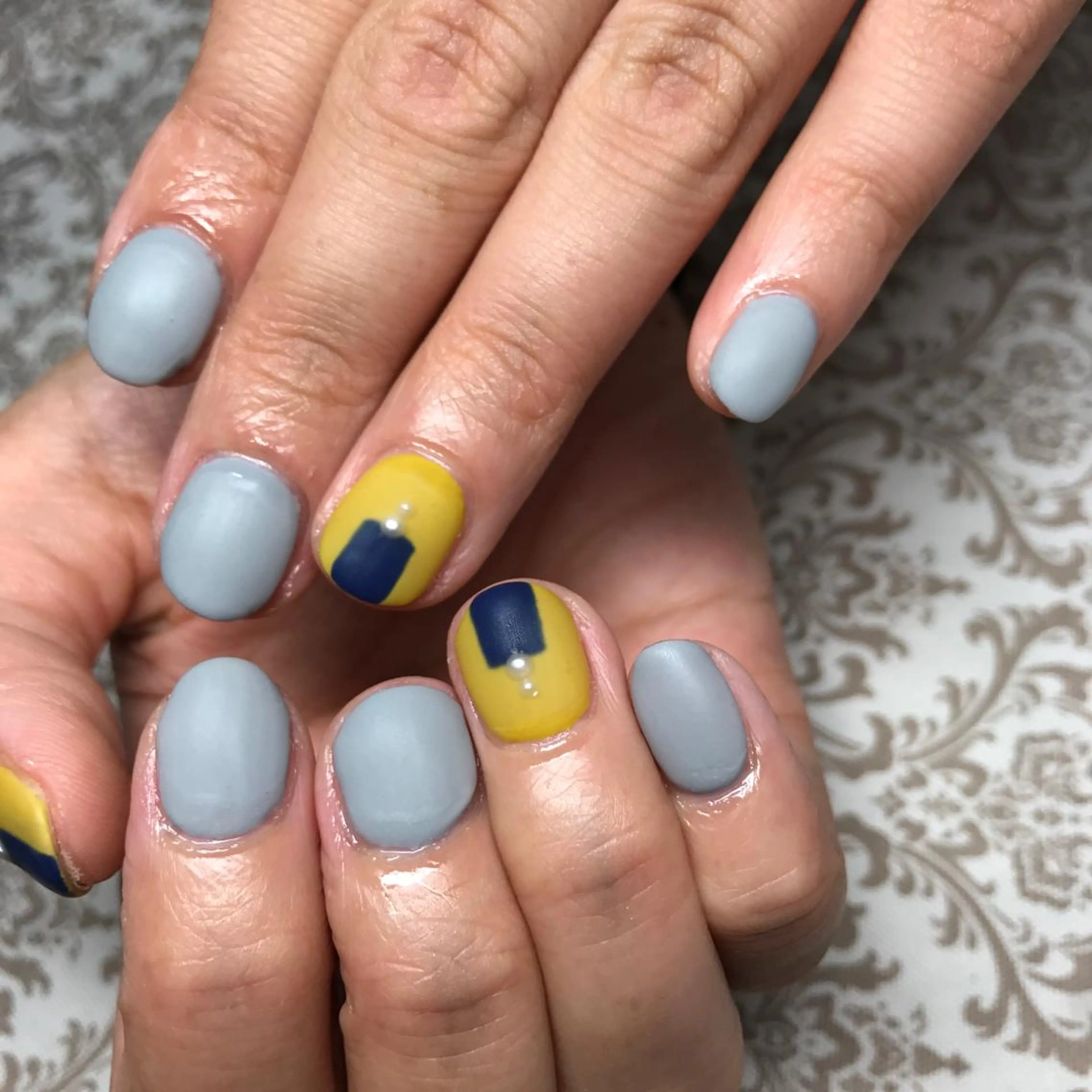 ネイル アートネイル マットネイル 黄色 COCO+所属・COCO +のエステ・リラクイメージ