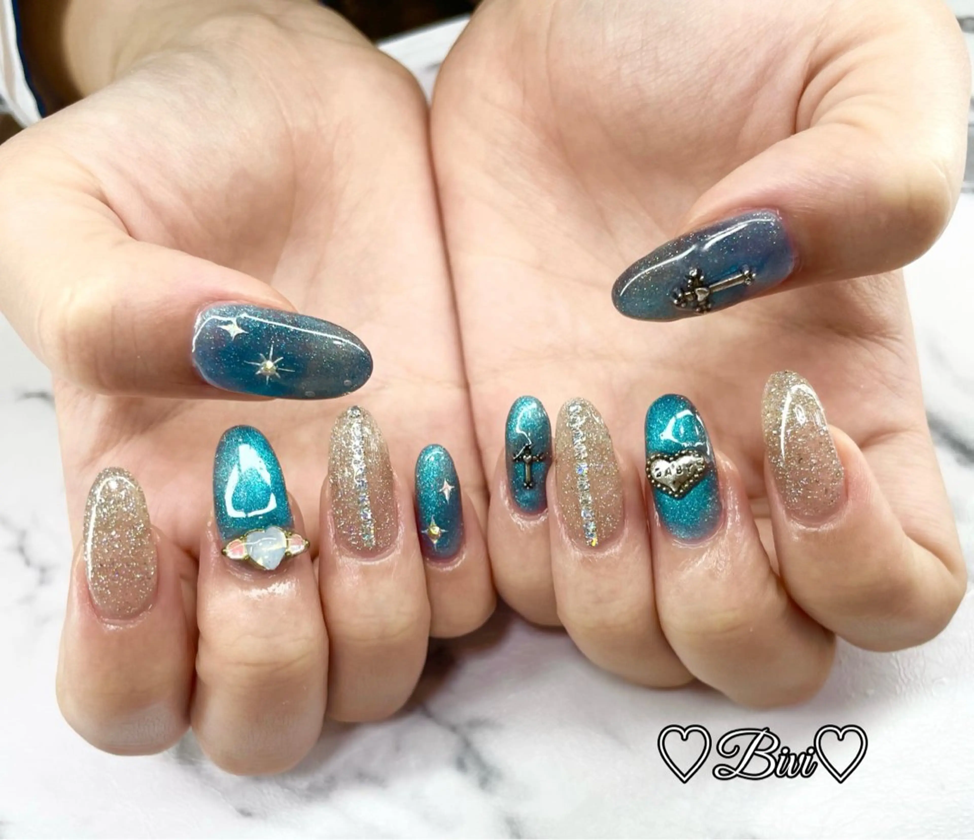 ネイル アートネイル フラッシュネイル ラメ(グリッター) マグネットネイル シルバー ハンドネイル ハンドケア ♡Bivi♡自爪に 優しいネイルサロンのネイルデザイン