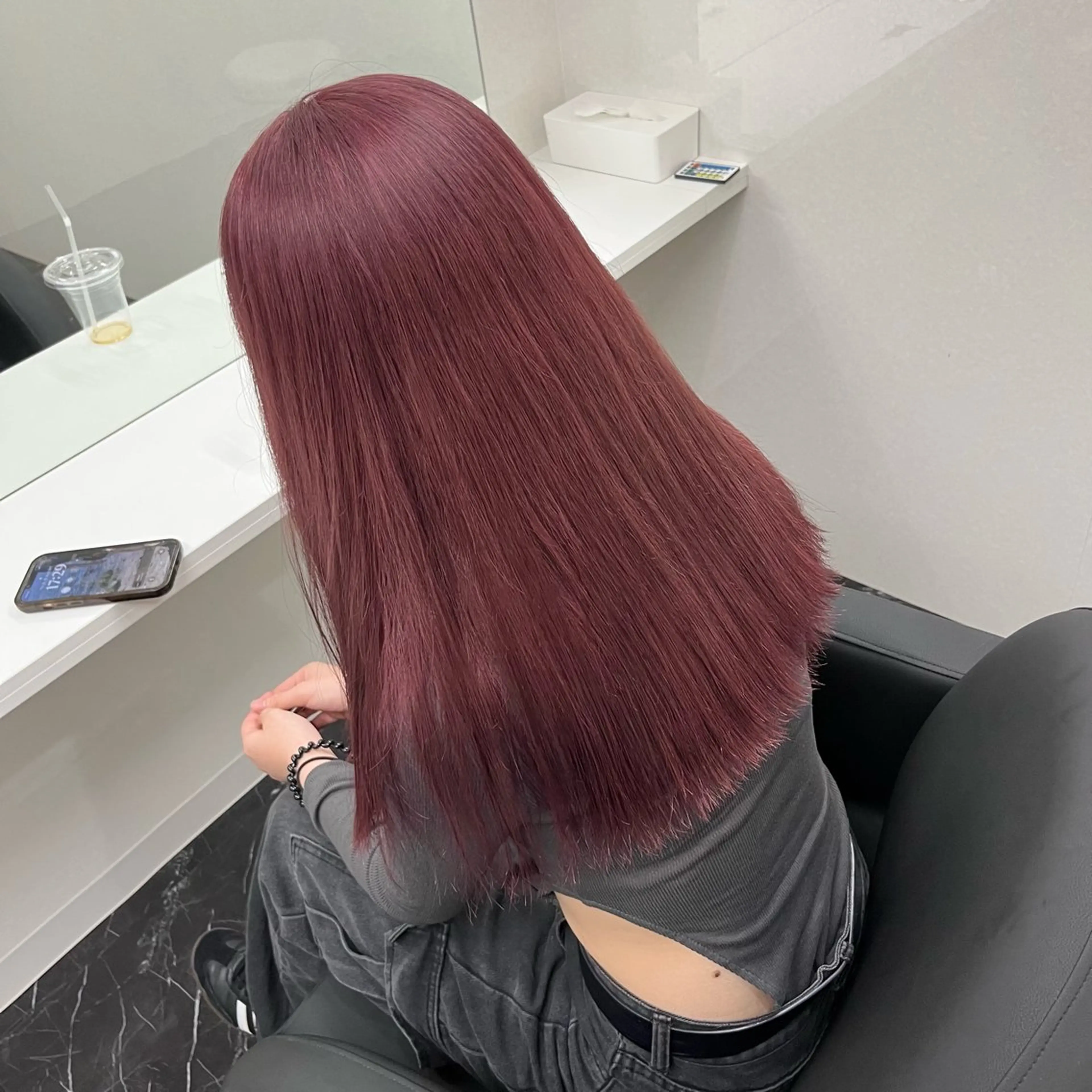 セミロング カラー ブリーチ ボルドーカラー ブラウンカラー カシス デザインカラー ヘアカラー トリートメント ケアブリーチ/ 髪質改善/上質艶髪のヘアスタイル