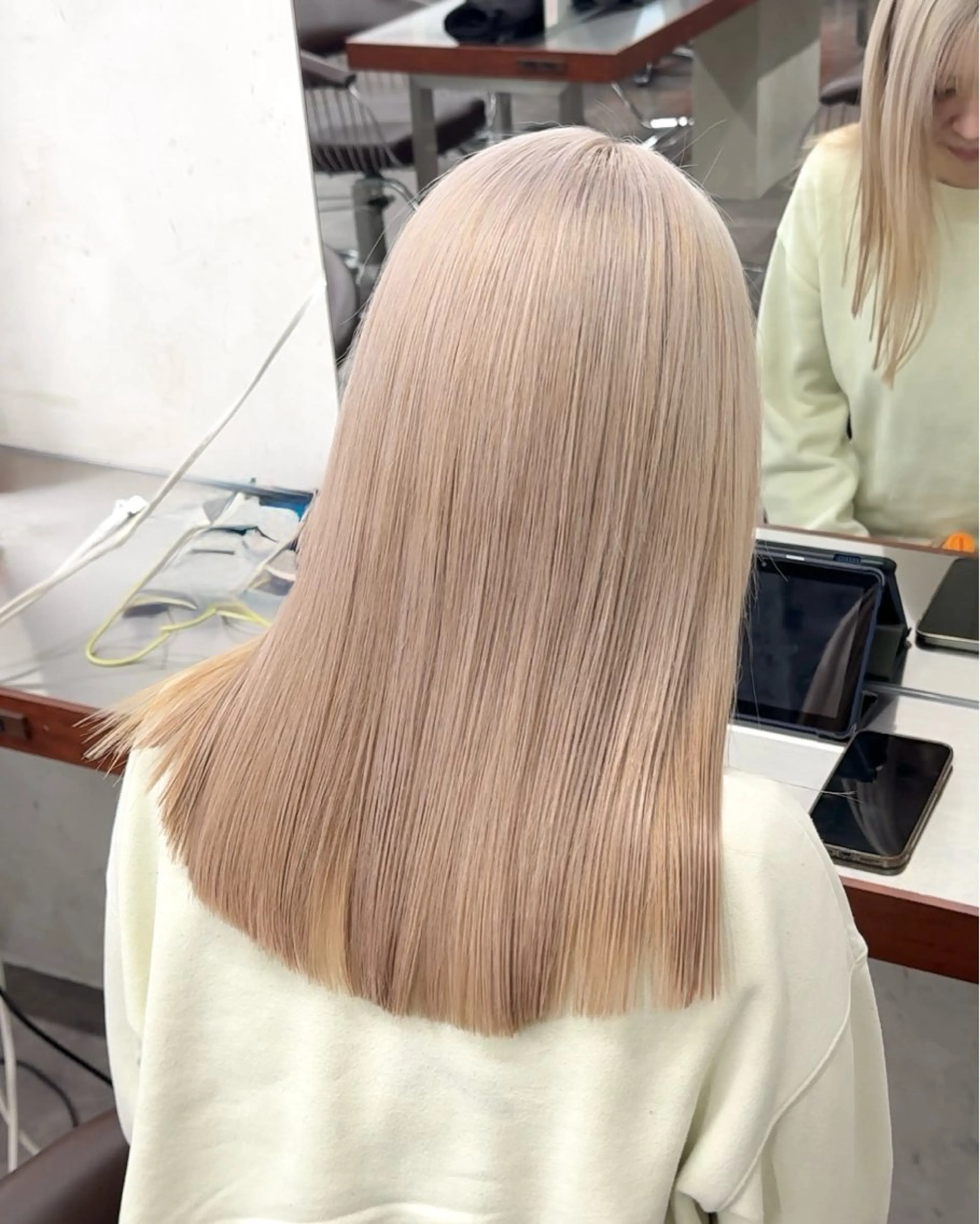 ロング カラー アッシュ ベージュカラー ブリーチ ケアブリーチ ダブルカラー カット ヘアカラー トリートメント ブリーチ　ハイトーン 特化🌈フジタハルキのヘアスタイル