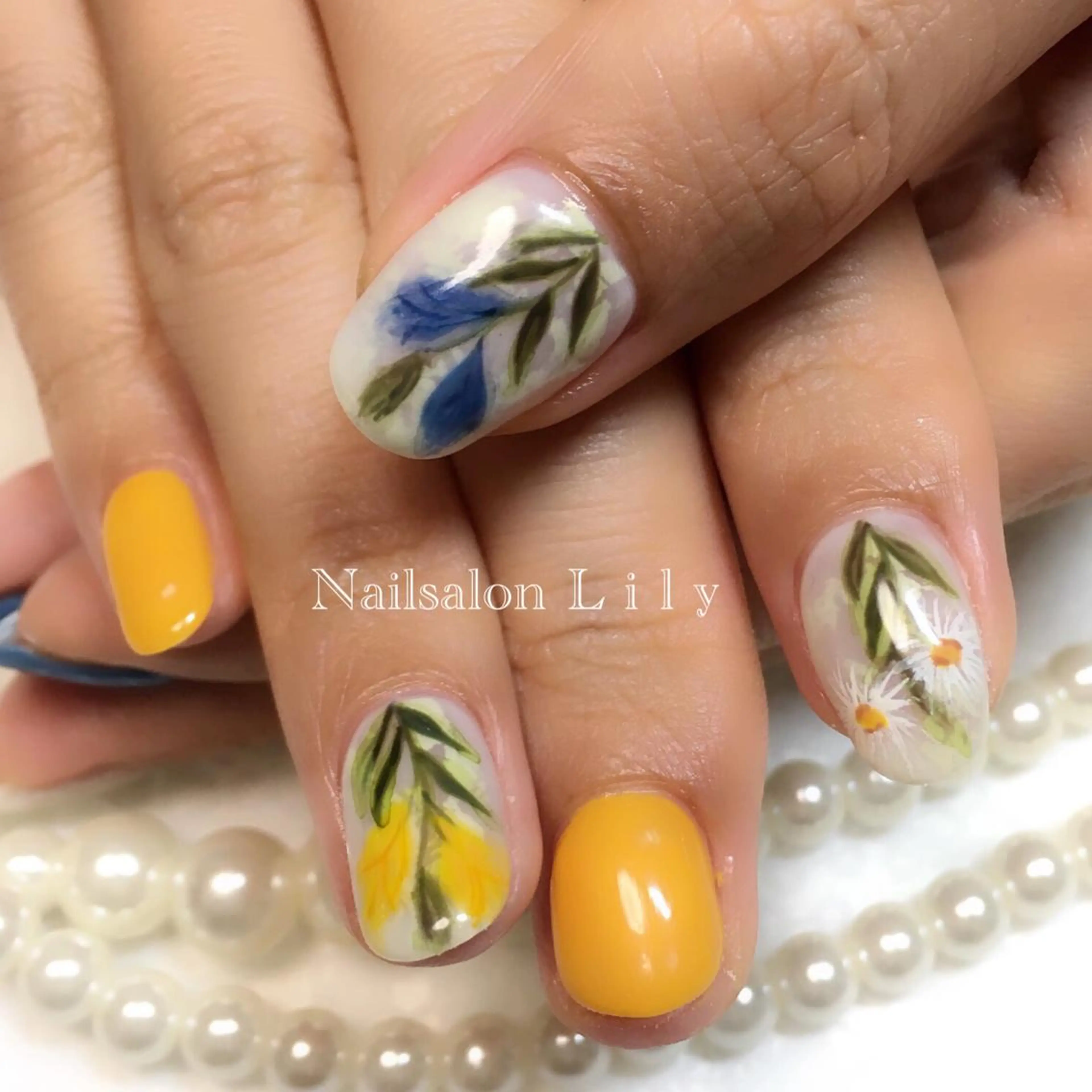 ネイル フラワーネイル Lily*nail 🌻Mii🌻のネイルデザイン