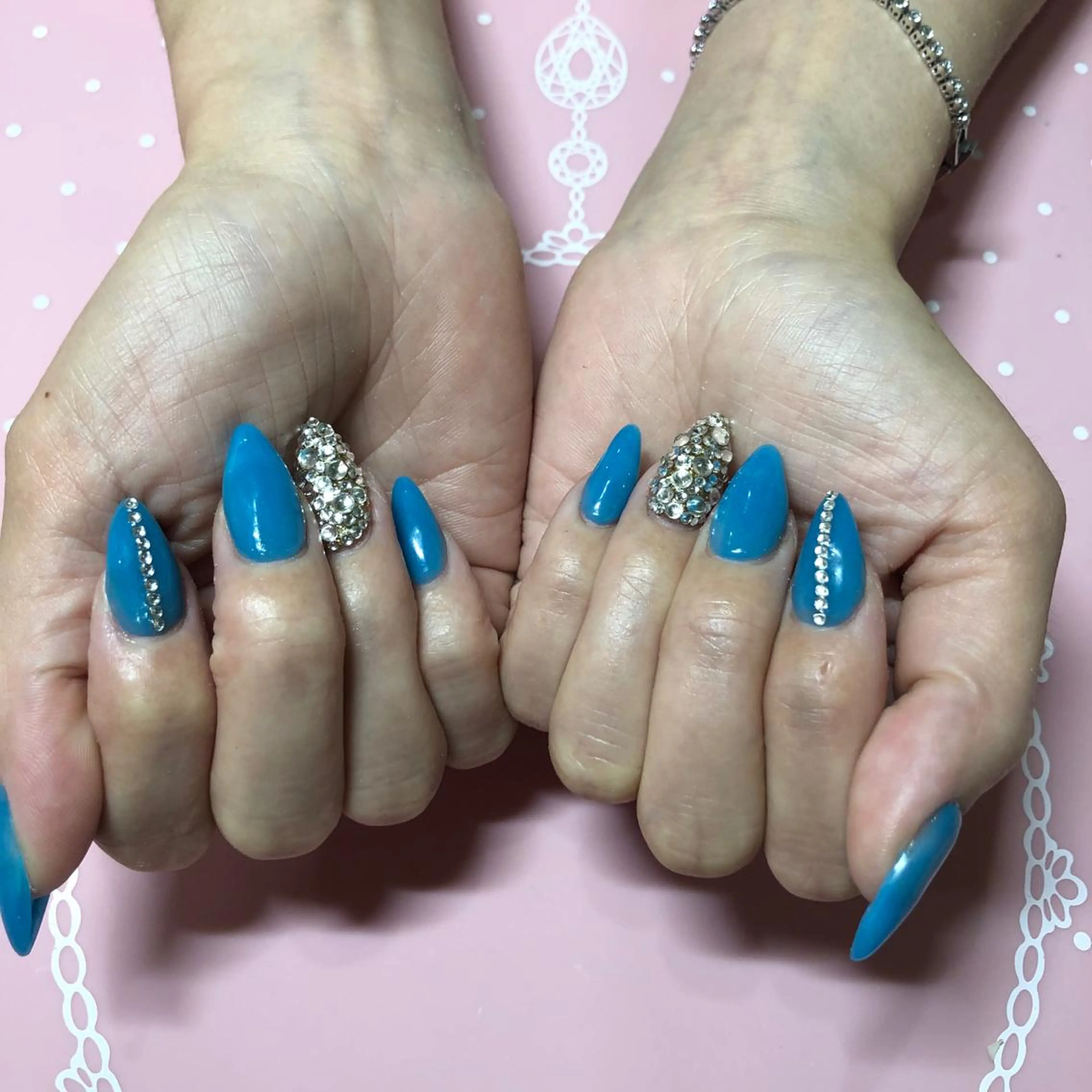 ショート ネイル ストーンネイル ハンドネイル 《LB》ラブリエ Nail&eyeのマツエク・マツパデザイン