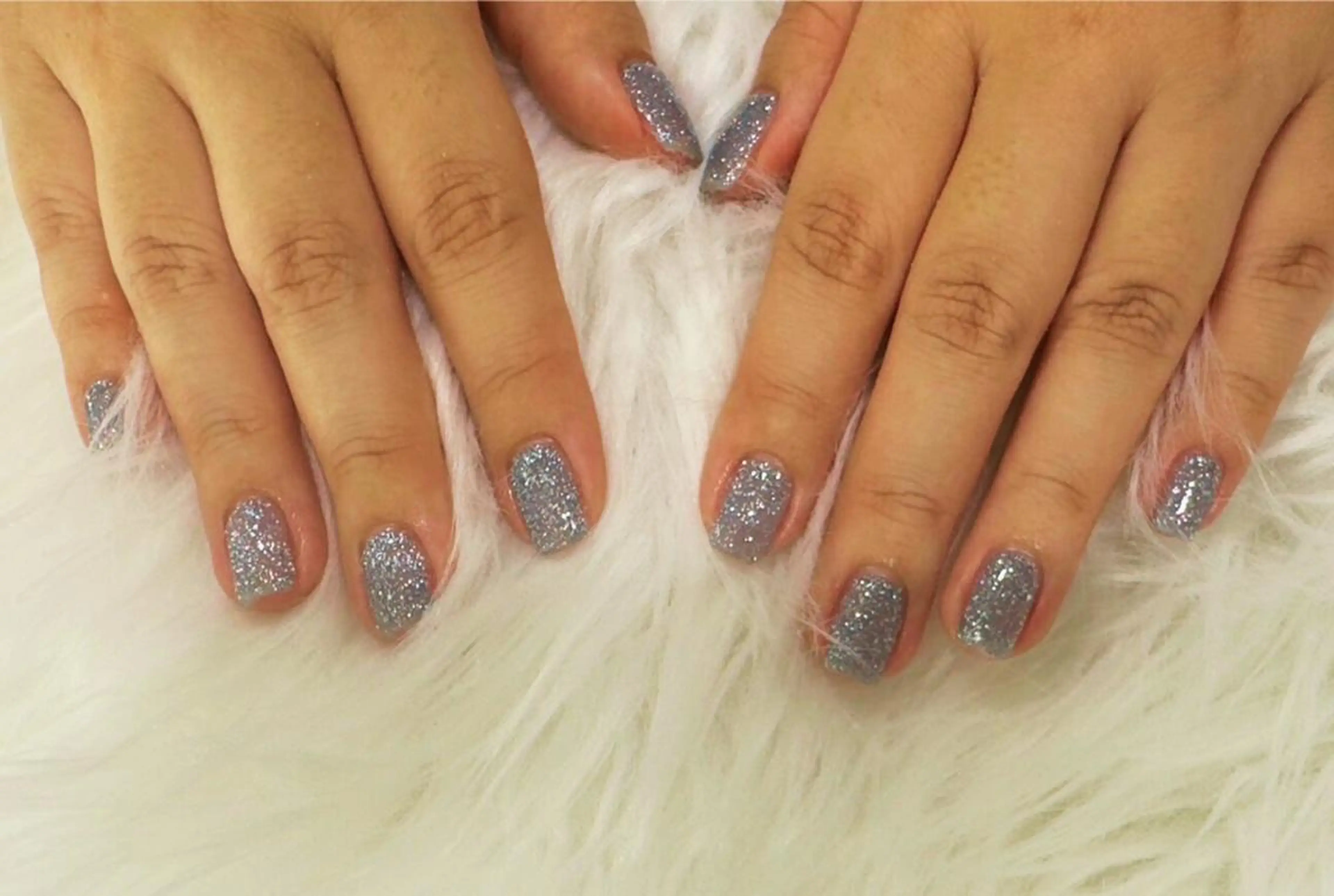 ネイル ブルー フラッシュネイル キラキラネイル ワンカラーネイル 赤色 ハンドネイル Nail Salon Lindaのネイルデザイン