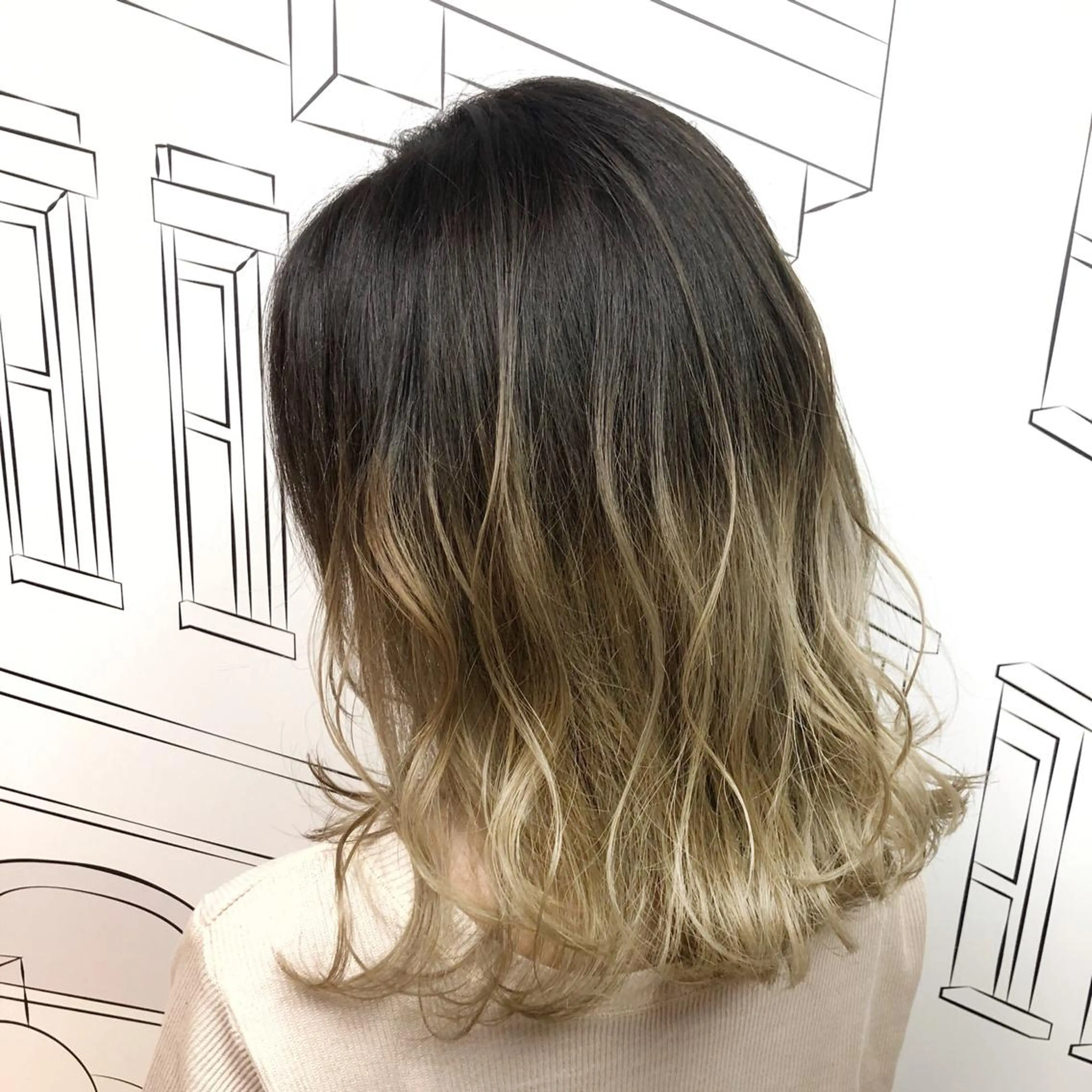 ミディアム カラー バレイヤージュ レイヤーカット TOMOKA 艶髪/透明感カラーのヘアスタイル