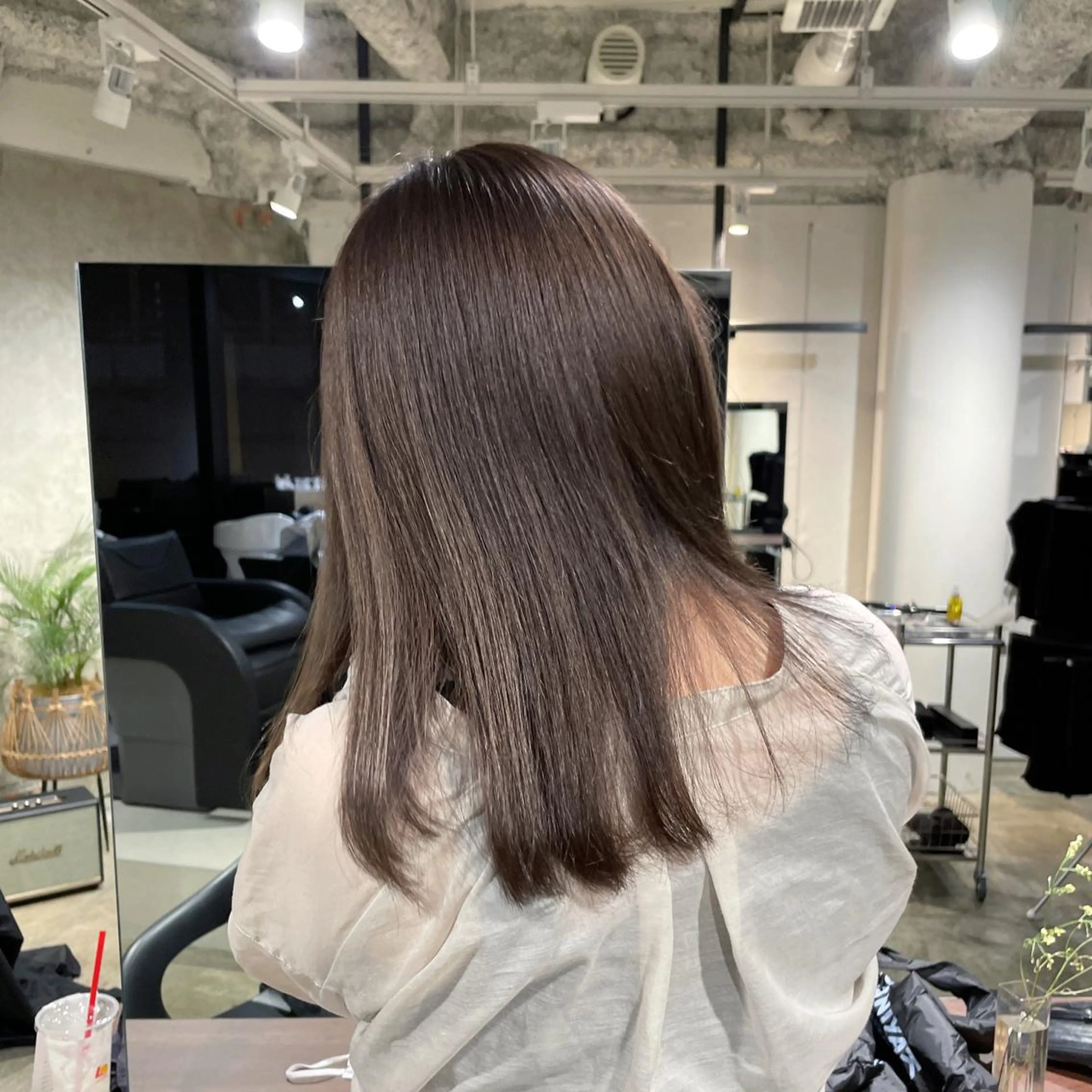 セミロング カラー ベージュカラー 透明感カラー/顔周り レイヤー/髪質改善のヘアスタイル