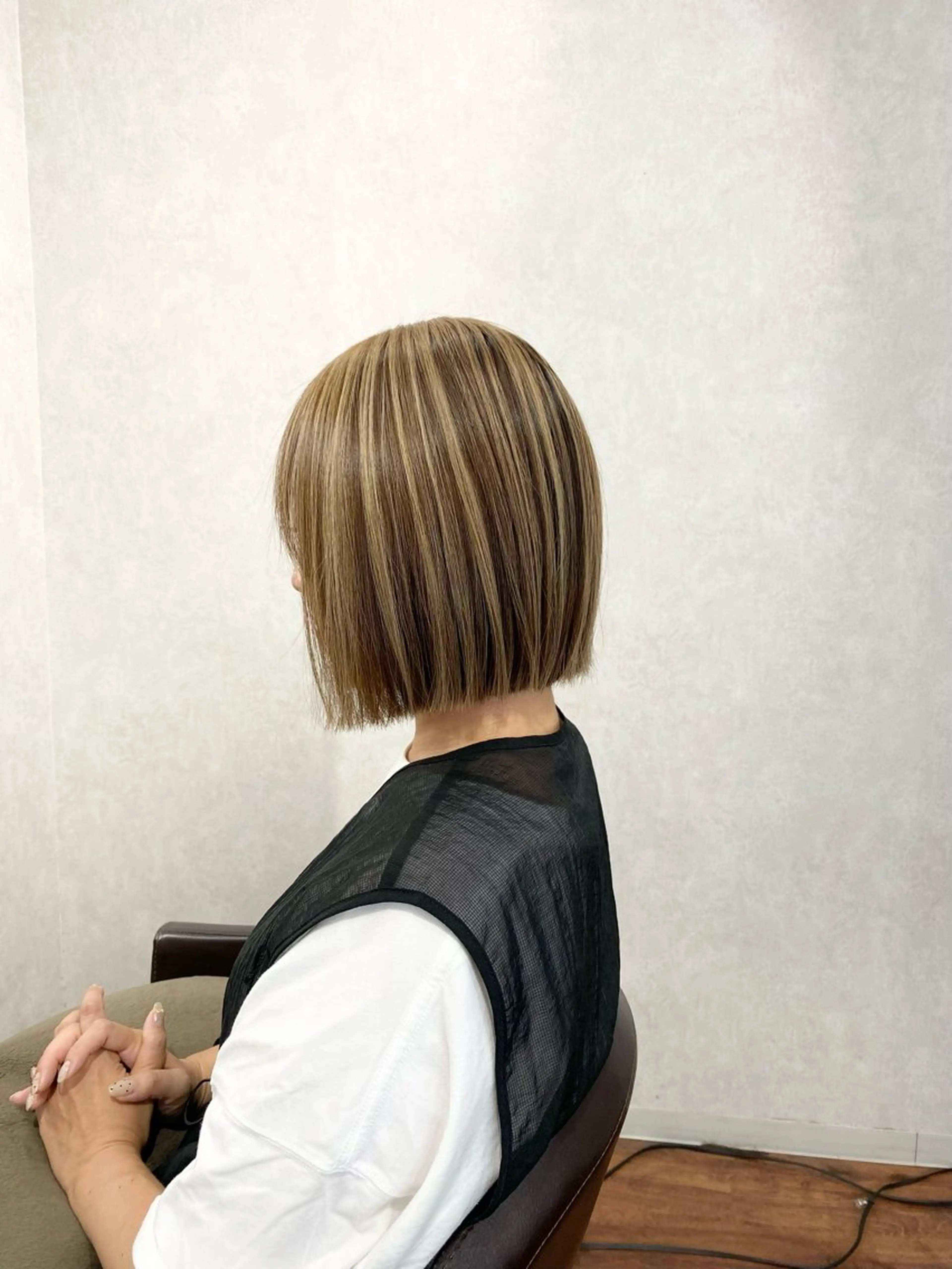 ミディアム カット ヘアカラー _White所属・ＳＨＩ ＺＵのヘアスタイル