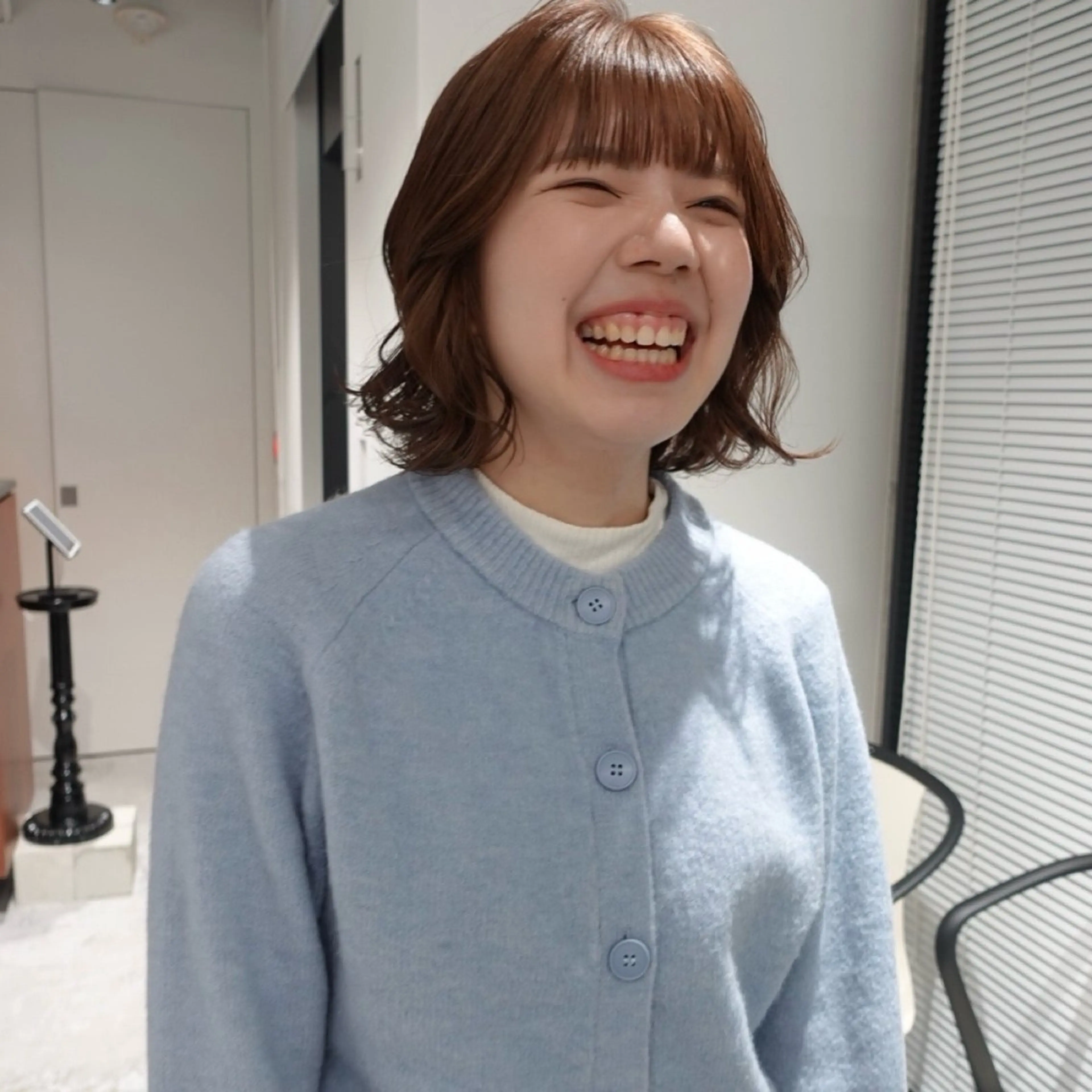 ミディアム カラー ヘアアレンジ ミディアムパーマ ベージュカラー ブリーチ ブリーチなしカラー カット ヘアカラー 🌐サトウ リョウ🌐のヘアスタイル