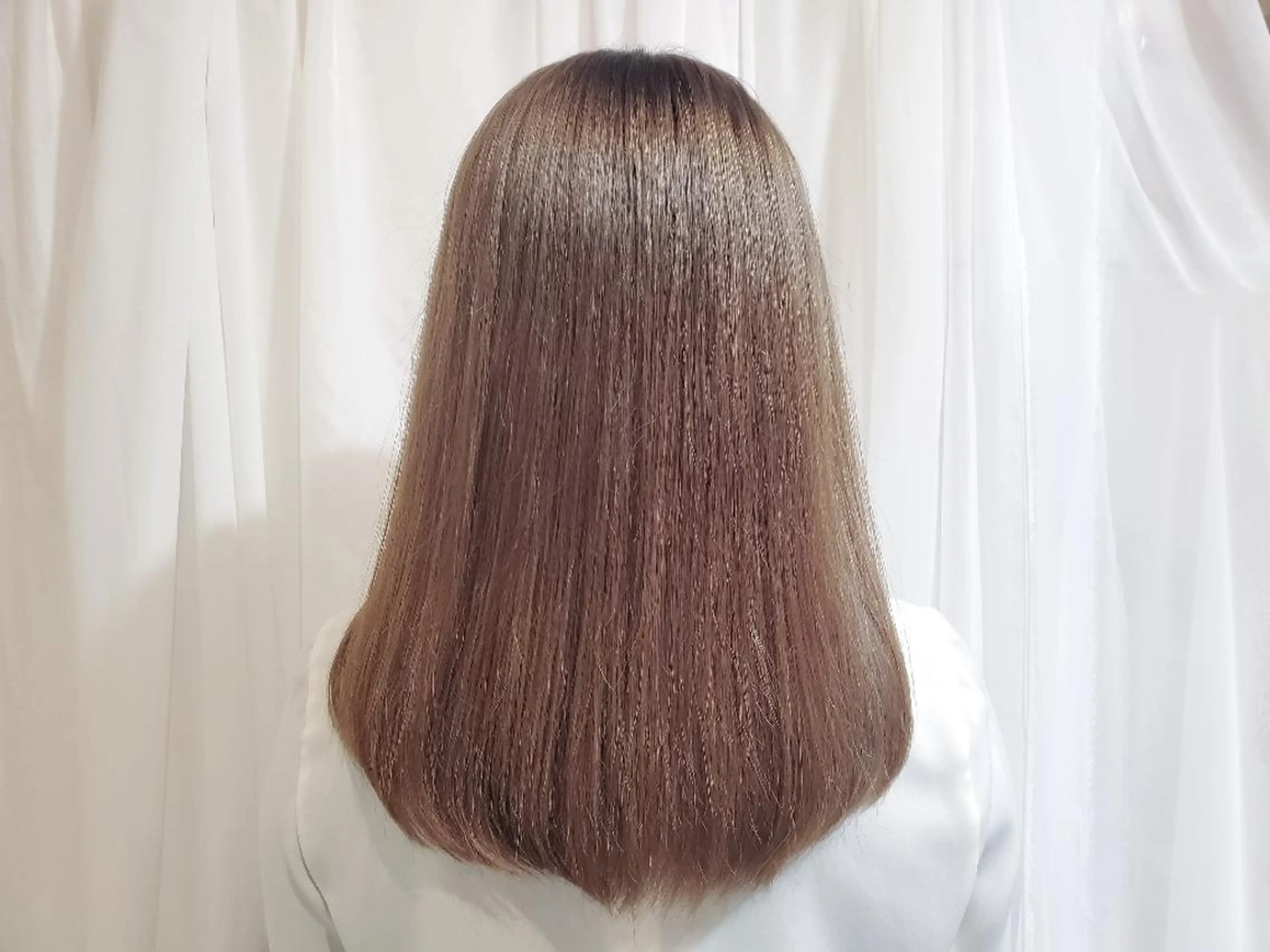 ロング カラー ベージュカラー ブリーチ ミルクティーベージュ パ ルのヘアスタイル