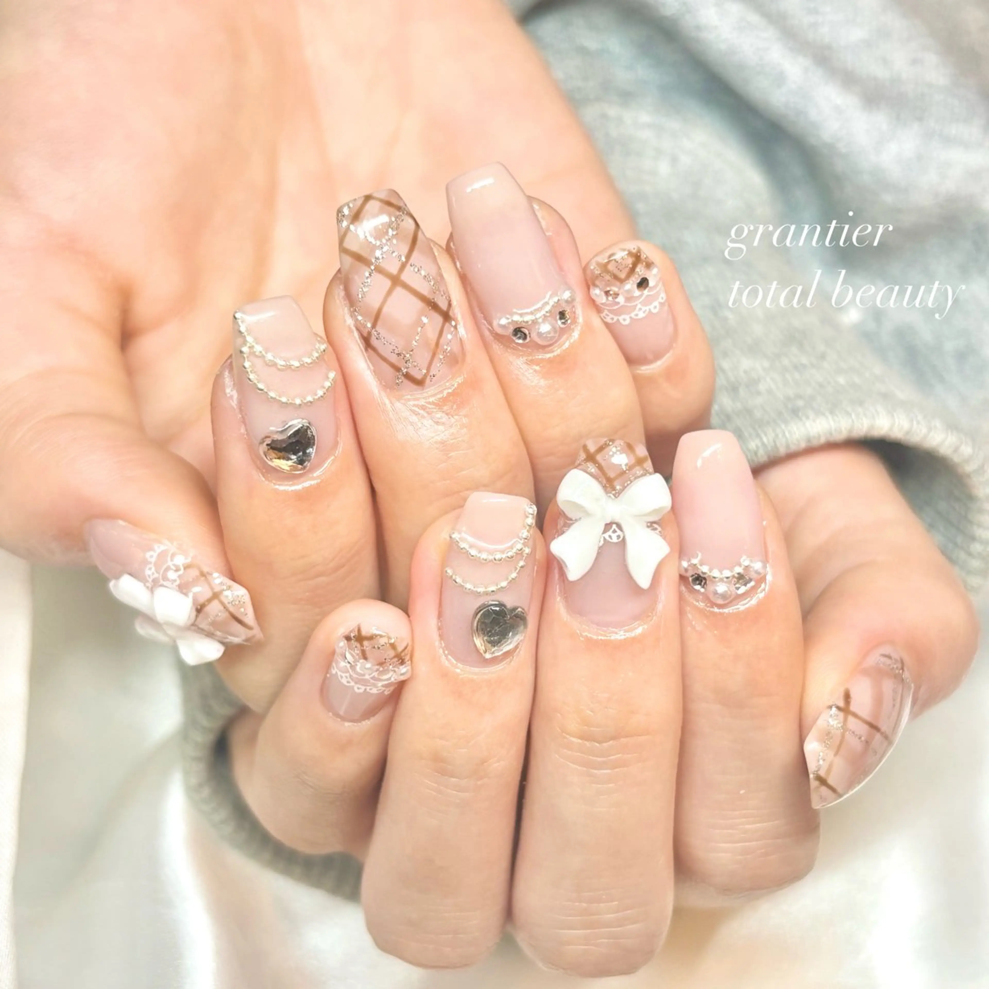 ネイル ブラウン リボン ハンドネイル フットネイル grantier beautyのネイルデザイン