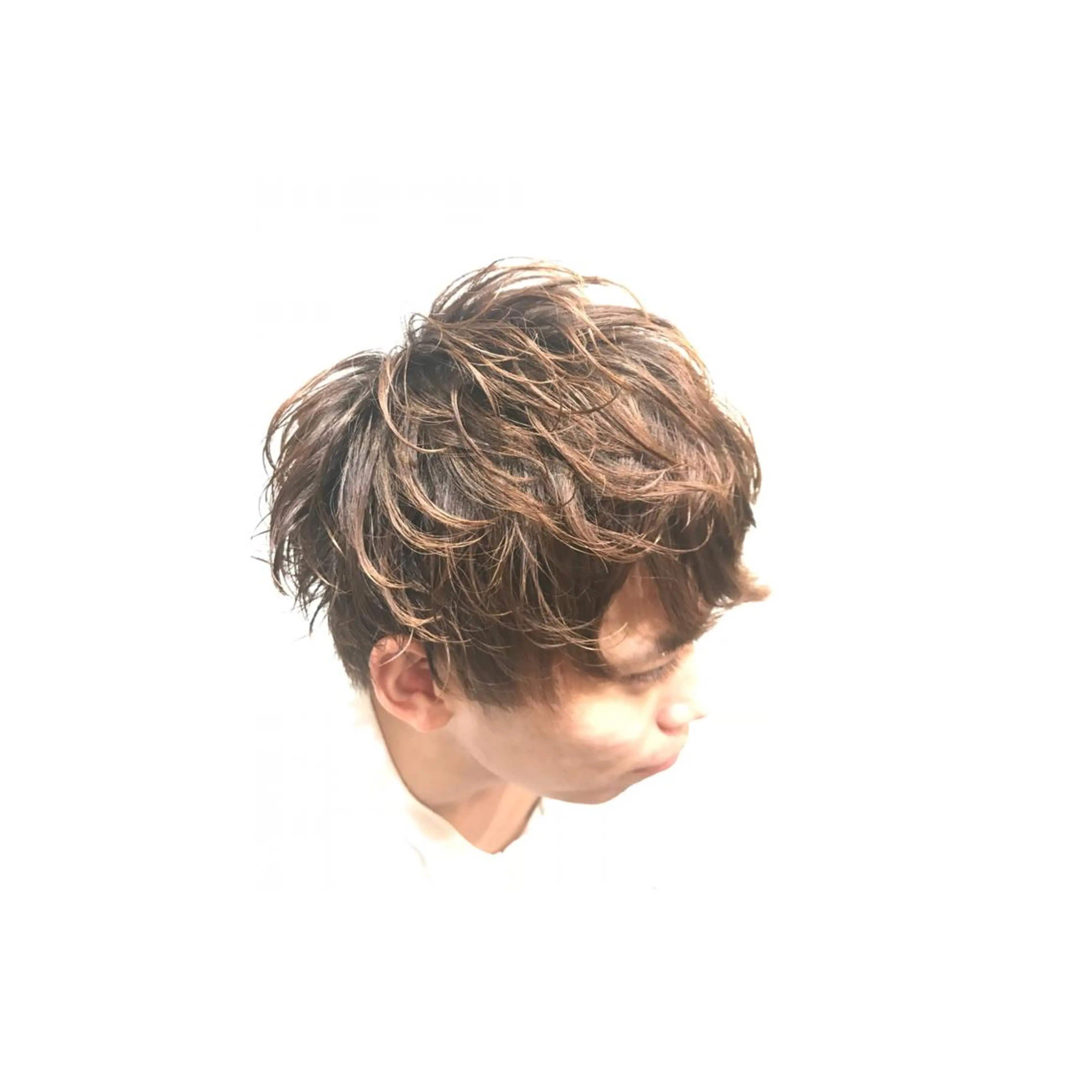 カラー メンズ スパイラル波巻き パーマ井本汰壱のヘアスタイル