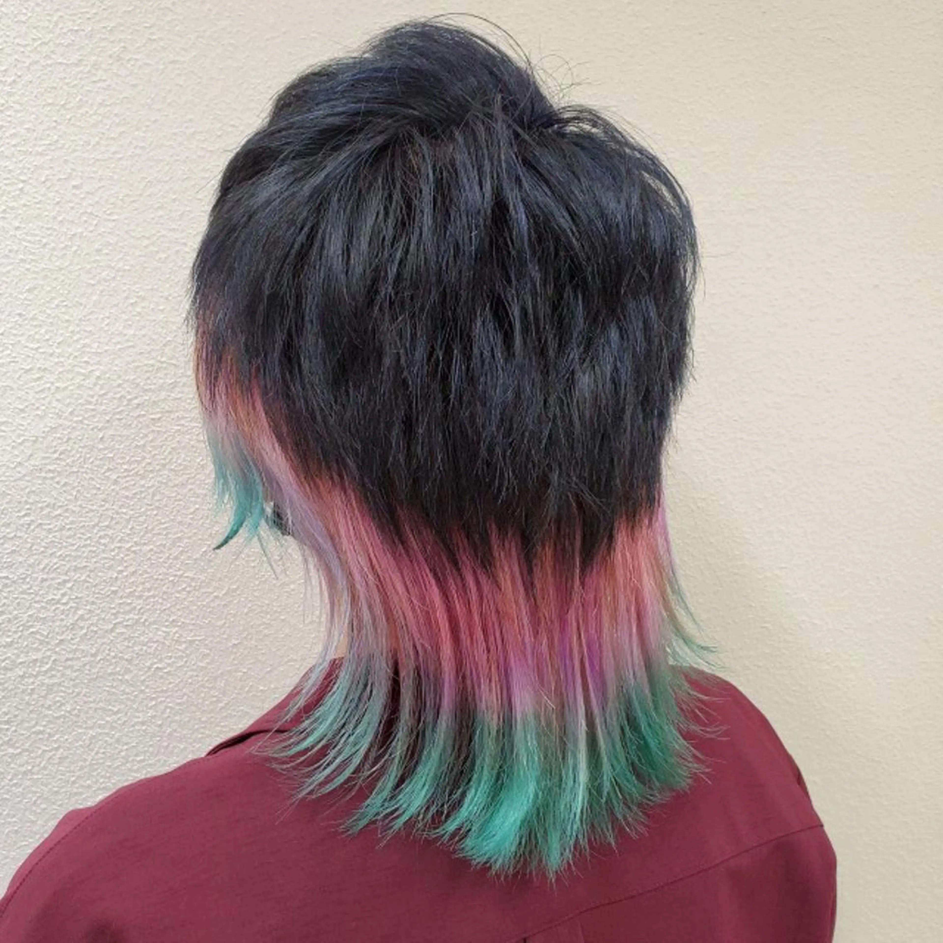 ミディアム カラー インナーカラー 推しアニメカラー🌈 ツヤ透明感カラー🦄のヘアスタイル