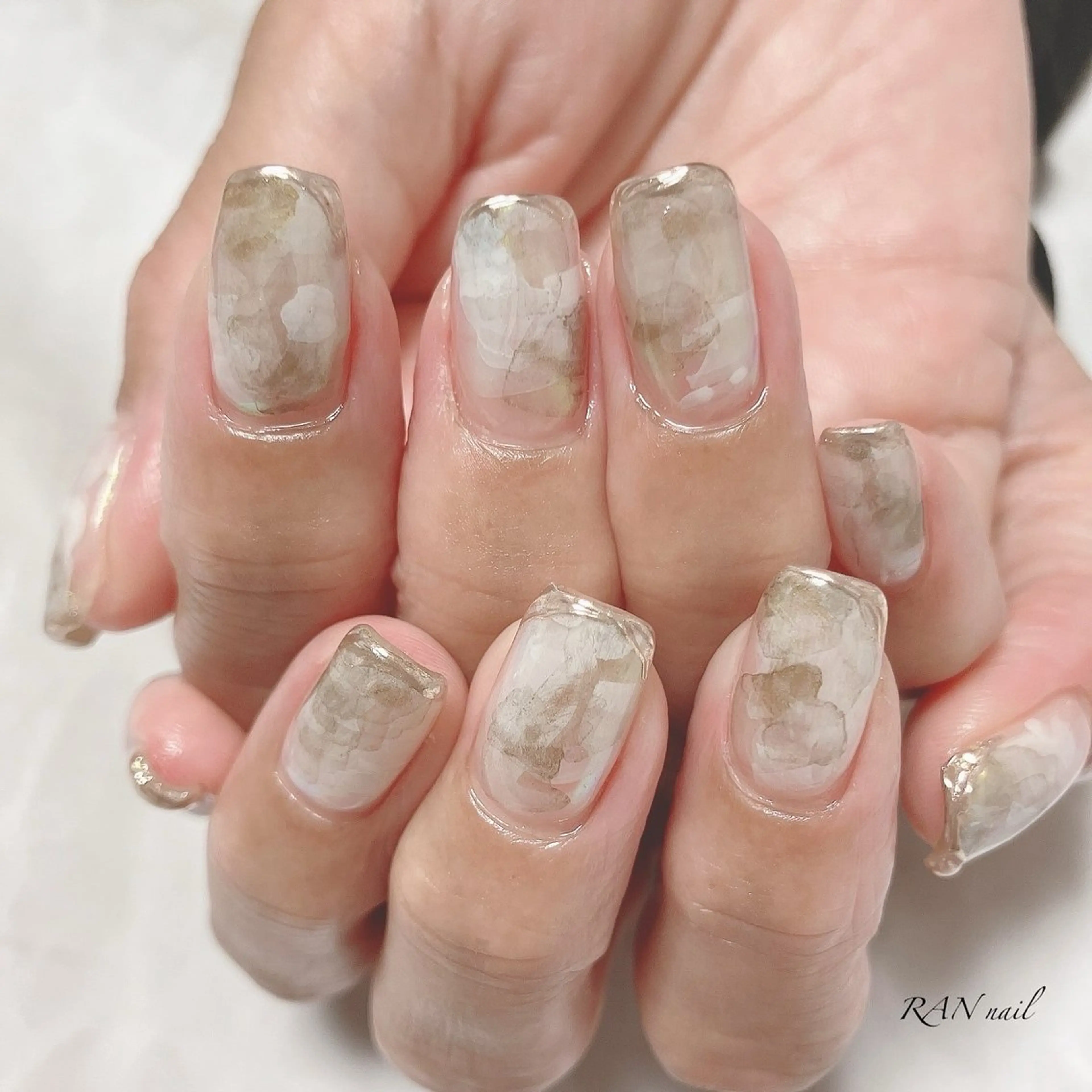 ネイル アートネイル ゴールド ニュアンスネイル ホワイト ハンドネイル フットネイル RAN nail 〜ランネイル〜所属・RAN nailのネイルデザイン
