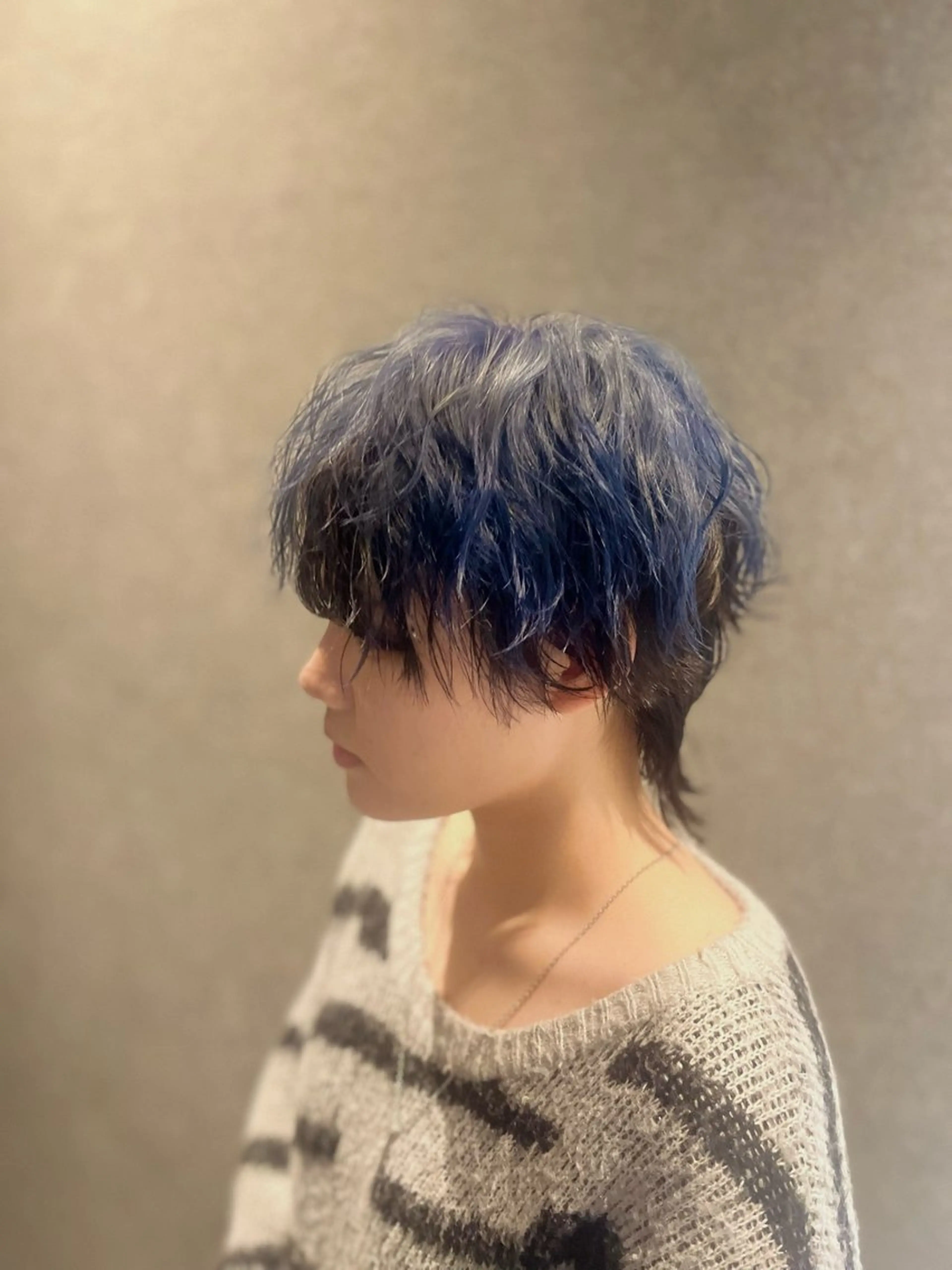 ショート カラー メンズ メンズウルフカット 黒髪 ネイビーカラー ウルフカット ヘアカラー トリートメント ブリーチ×透明感カラ ー 大分 Keigoのヘアスタイル