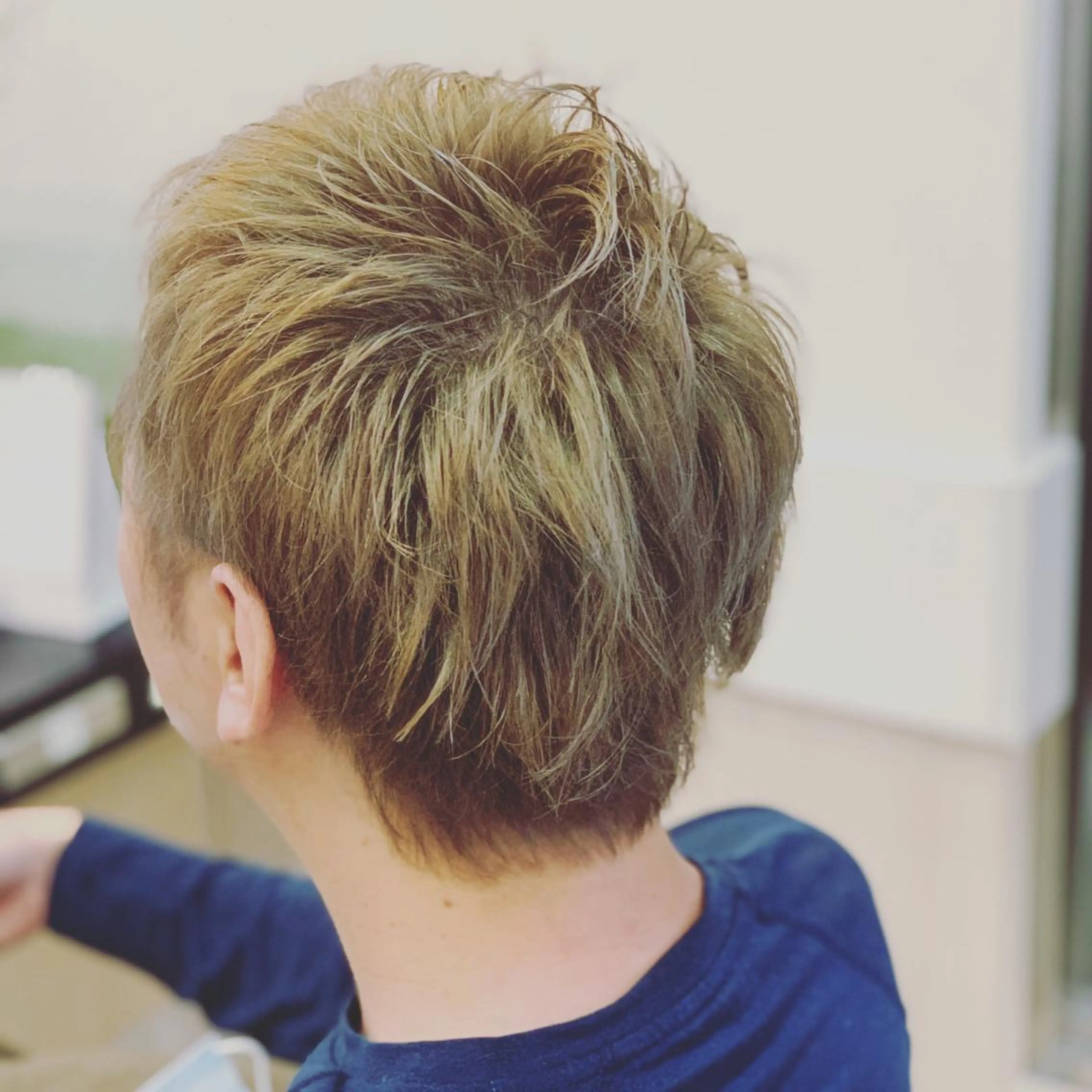 ショート カラー メンズ メンズバレイヤージュ メンズブリーチ メンズハイライト メンズインナーカラー アクアカラー ヘアカラー トータルビューティー K:R鶴川のヘアスタイル