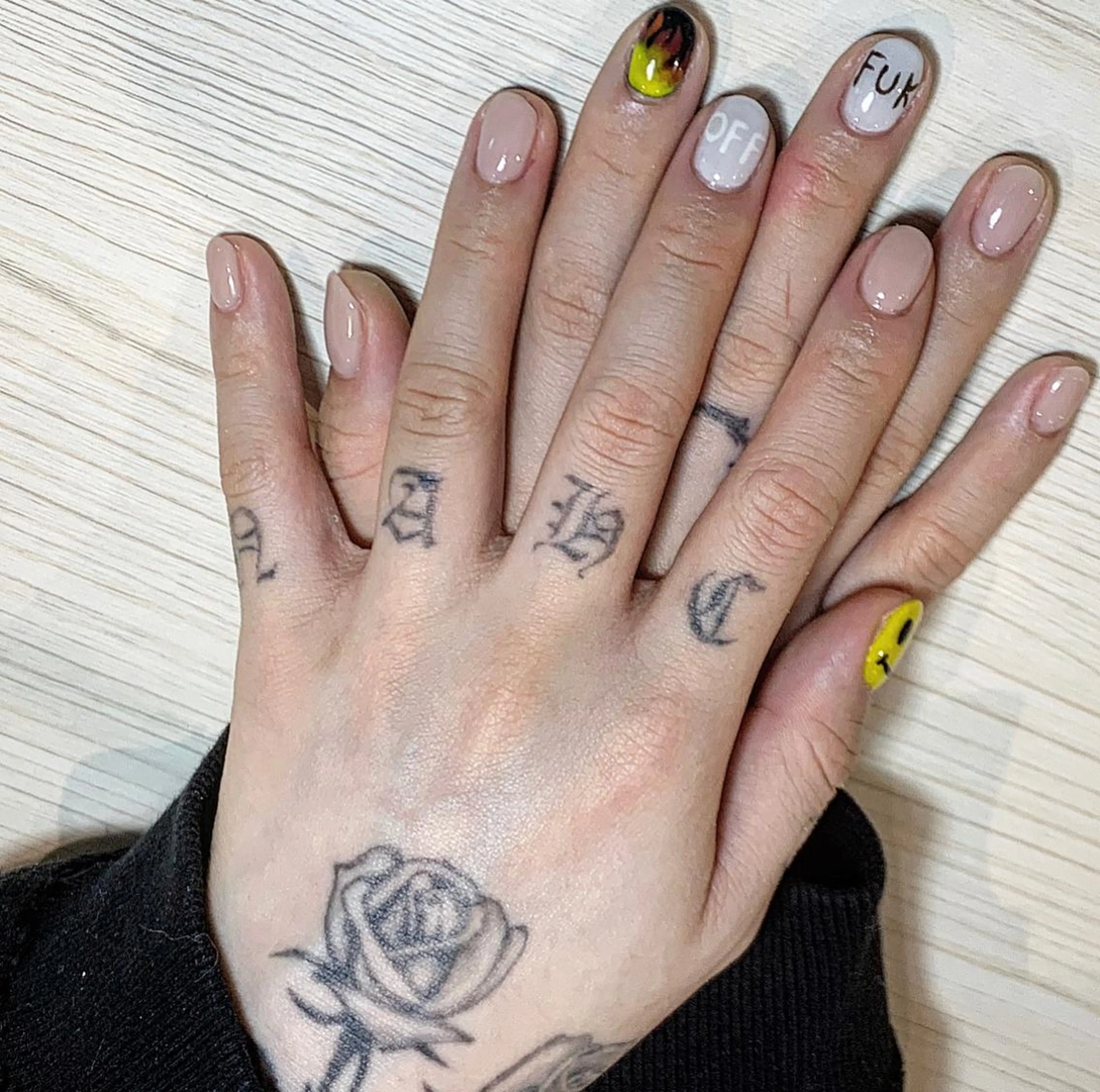 ネイル Eluna 新宿所属・Karen 新宿のネイルデザイン