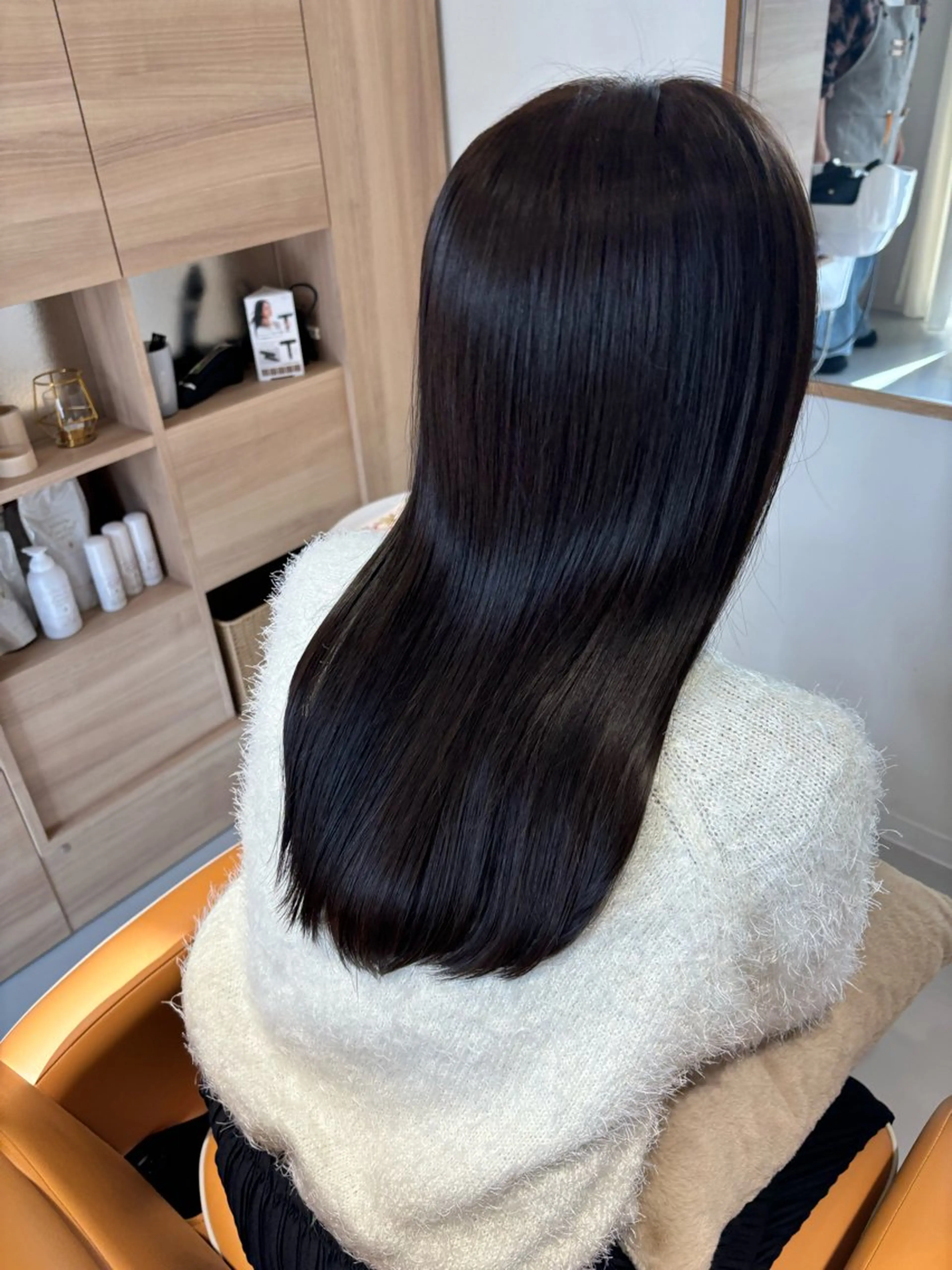 ロング カラー ベージュカラー 透明感カラー オリーブベージュ mile 〔東二見〕のヘアスタイル