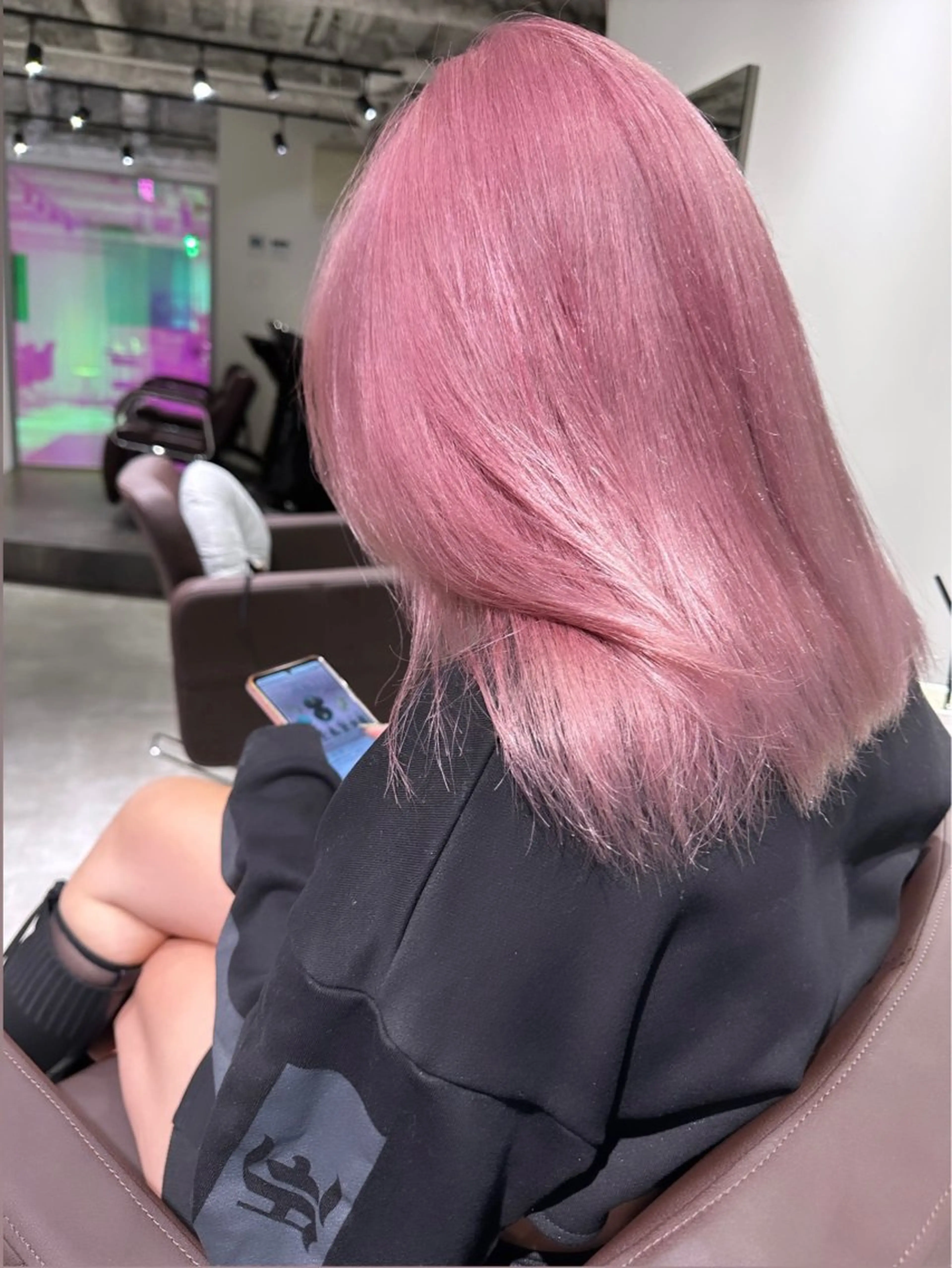 セミロング カラー ヘアアレンジ メンズ キッズ メンズブリーチ メンズハイトーン ベージュカラー ブリーチ イヤリングカラー ヘアカラー トリートメント 髪質改善/レイヤー 縮毛矯正/ケラチン耀のヘアスタイル