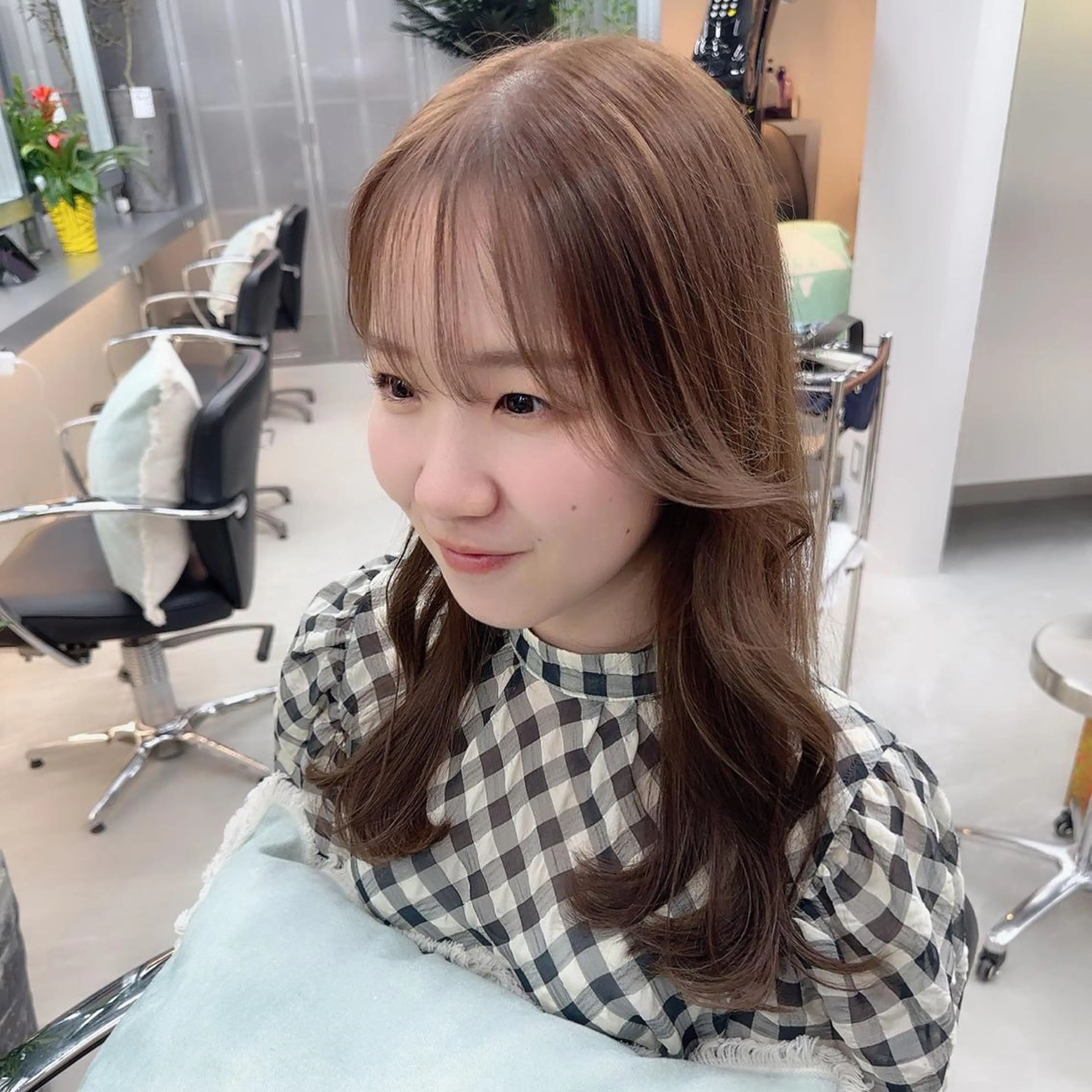 セミロング カラー 岡野 静華のヘアスタイル