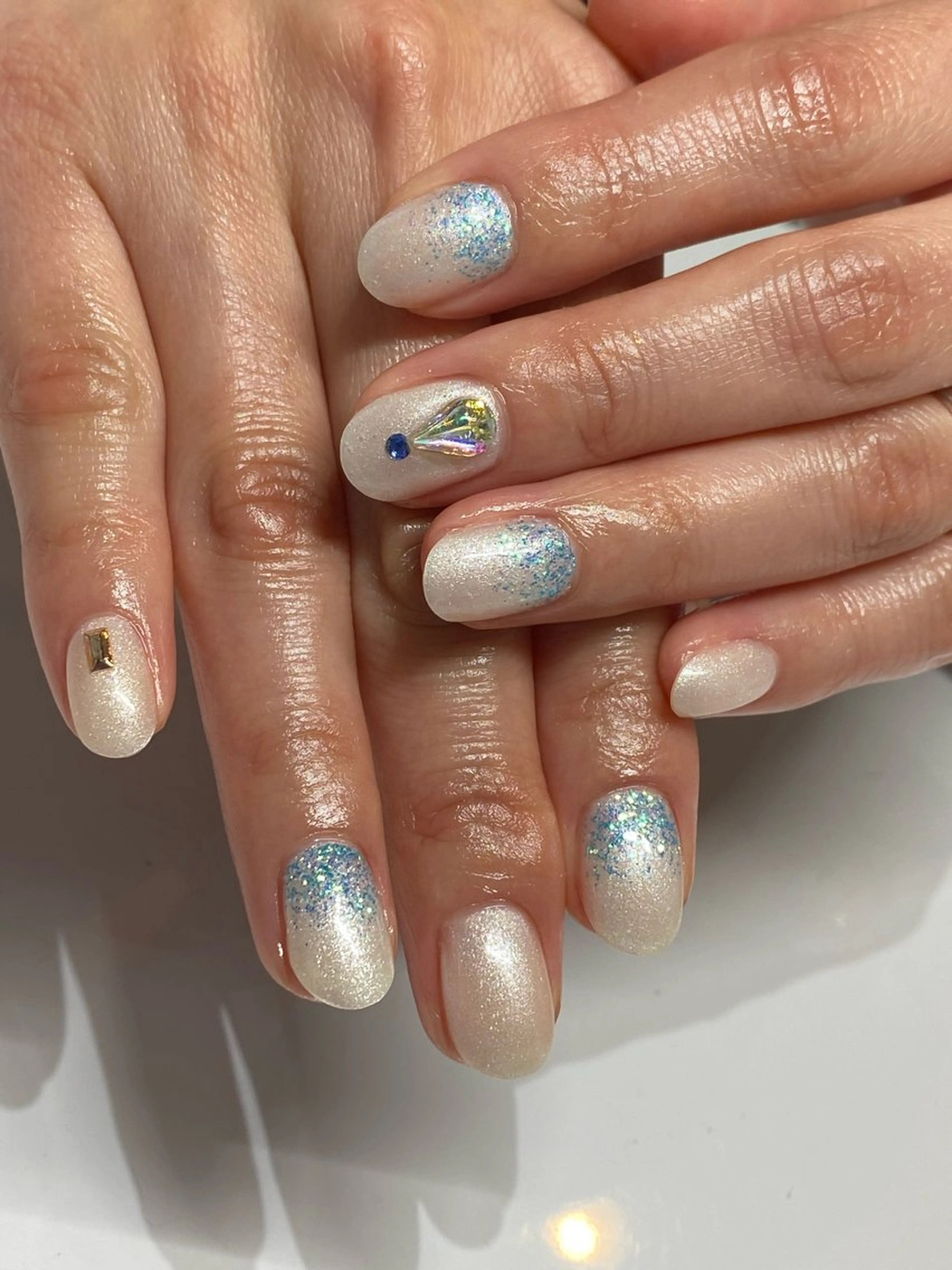 ネイル グラデーション ラメ(グリッター) オフィスネイル ✨AiNail💅 ✨高幡不動NEW ✨のネイルデザイン