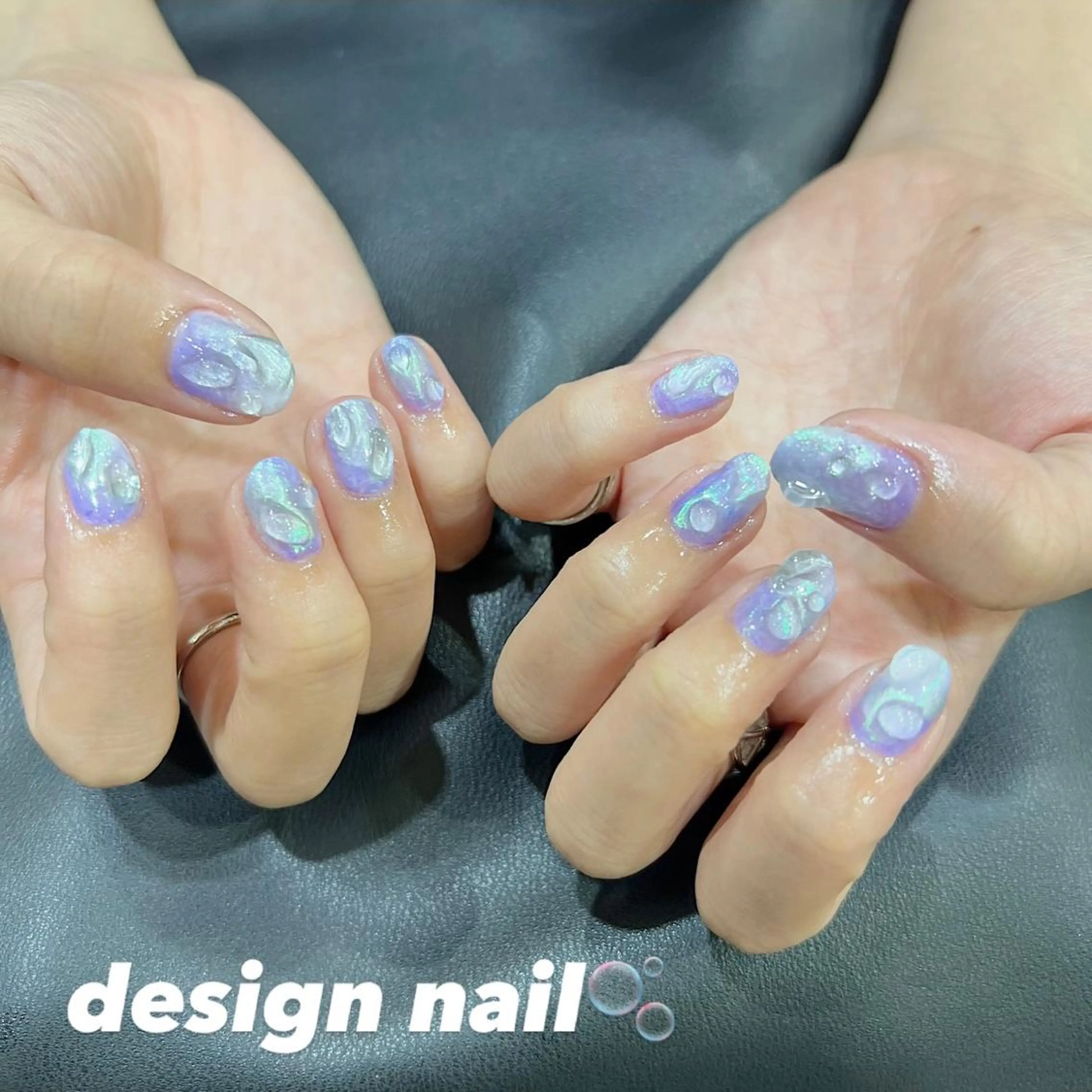 ネイル オーロラネイル ジェルネイル ミラーネイル ニュアンスネイル パラジェル 暖色ｶﾗｰ/ﾚｲﾔｰ ｶｯﾄ/Yunaのヘアスタイル