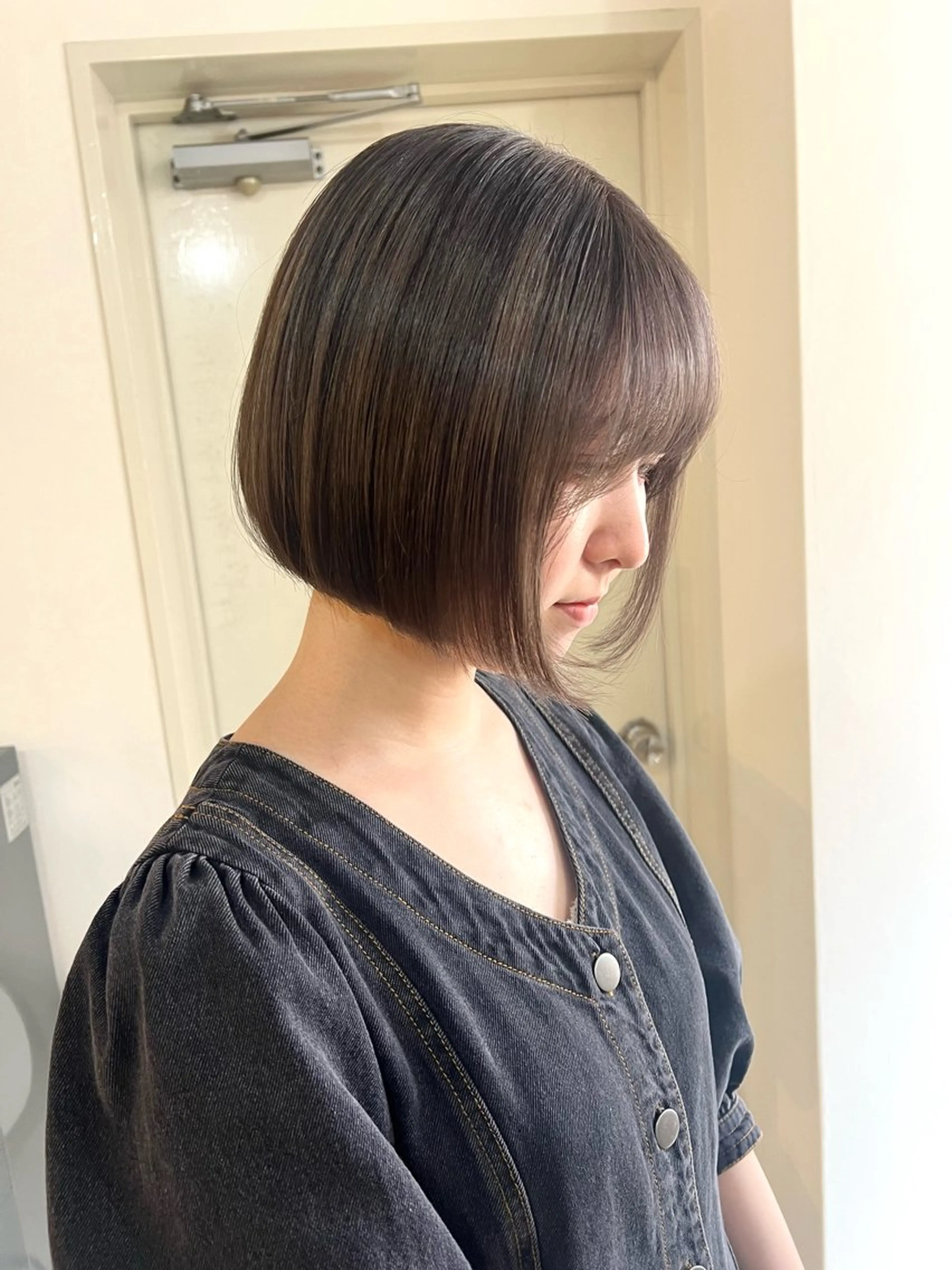 ショート カラー ブリーチ 透明感カラー ダークシルバー シルバー ボブ Sherry/R 三川町 ayakaのヘアスタイル